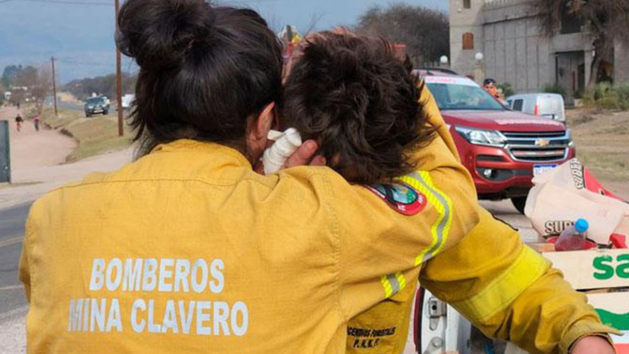 Conmovedora historia de un bombero en medio de los incendios en Córdoba.