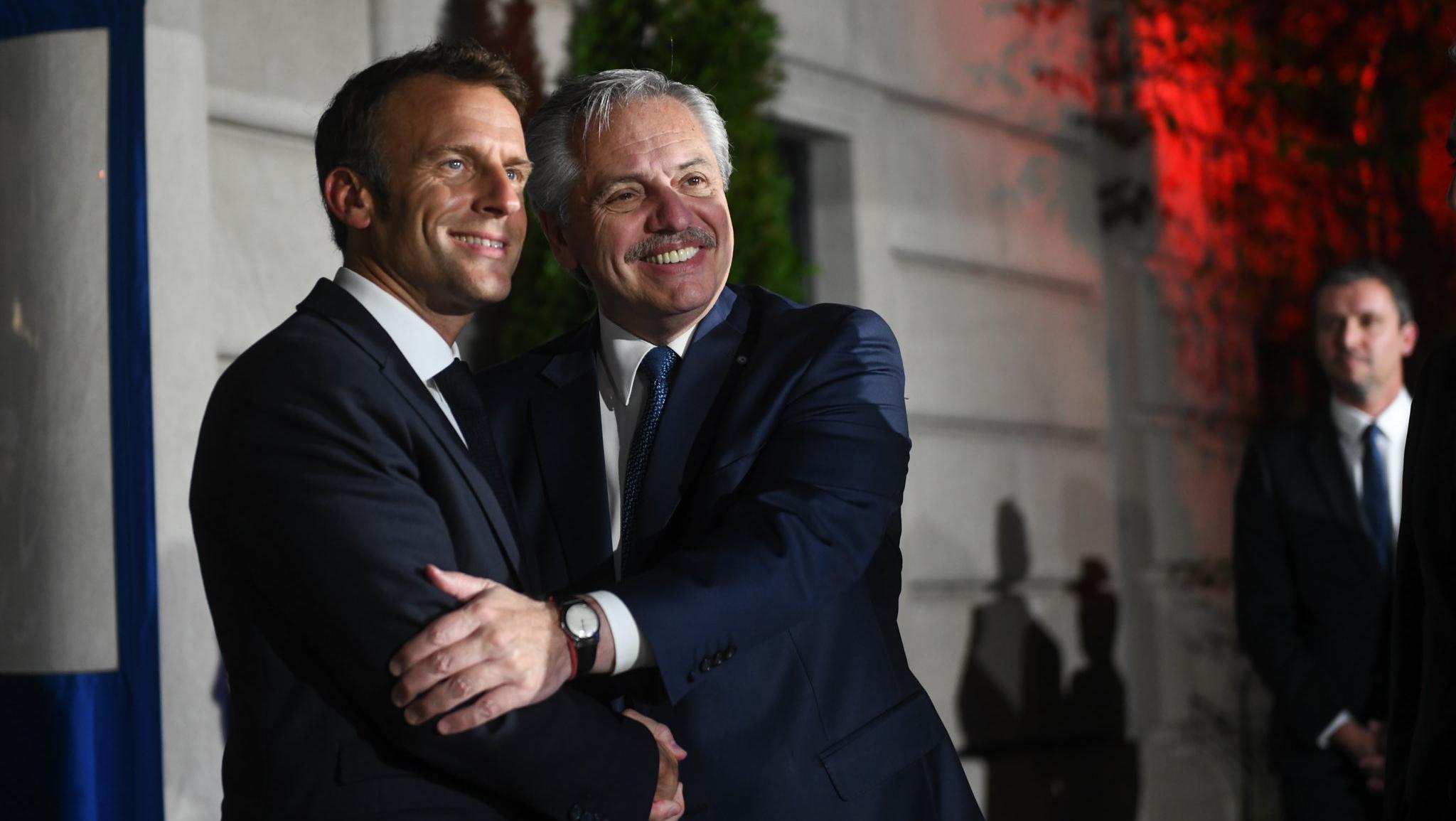 Alberto Fernández junto a Emmanuel Macron.