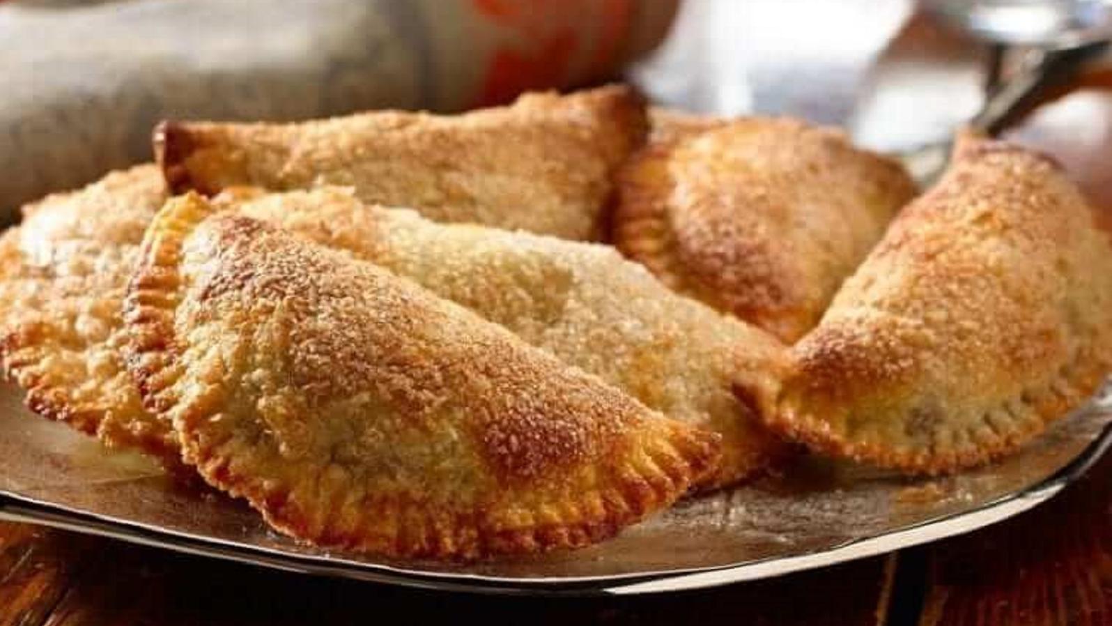 Las empanadas de carne dulces llevan azúcar, pasas de uva y vino blanco (Imagen ilustrativa).