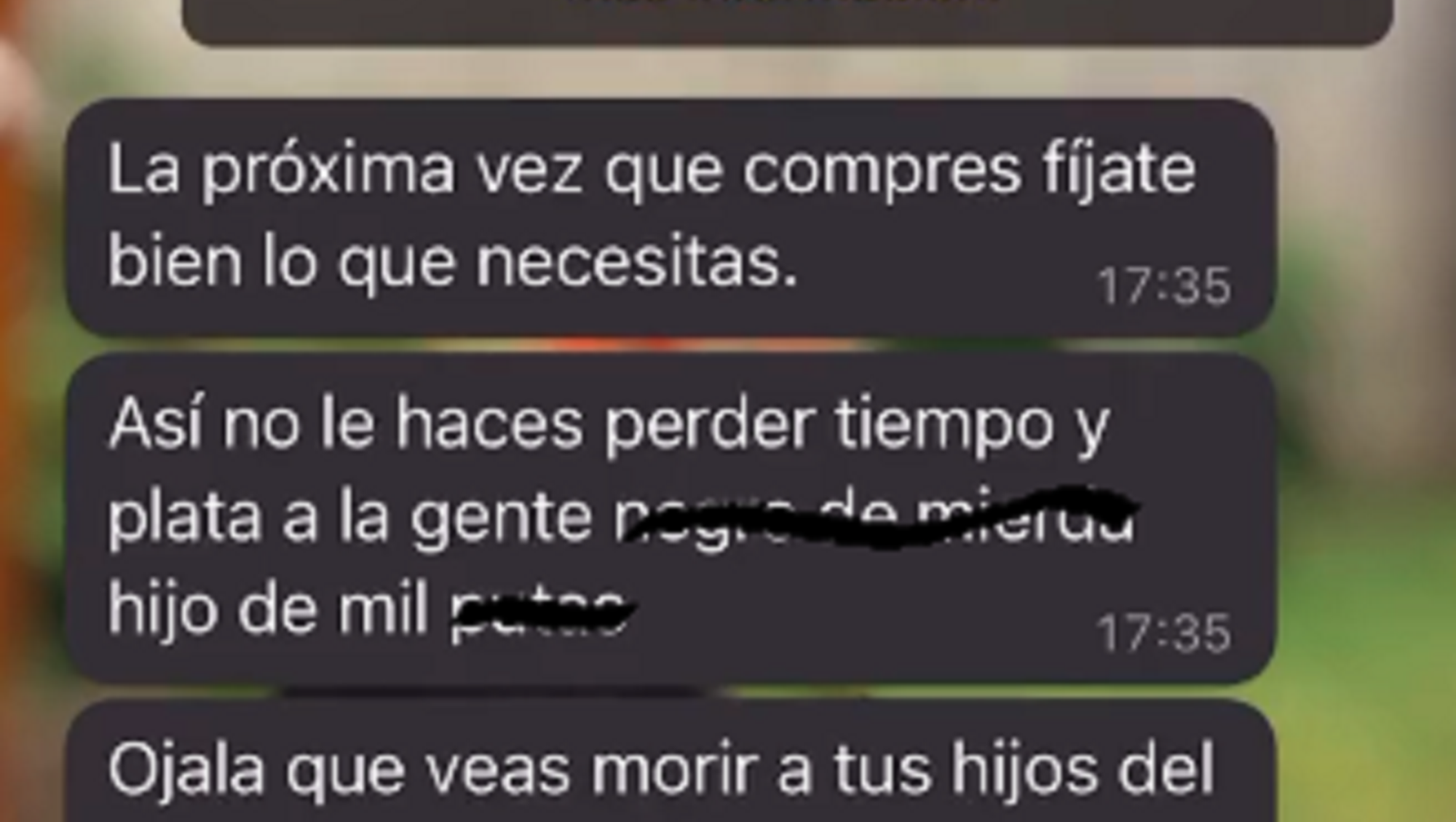 El vendedor se enojó porque debía pagar el costo de la devolución del producto.