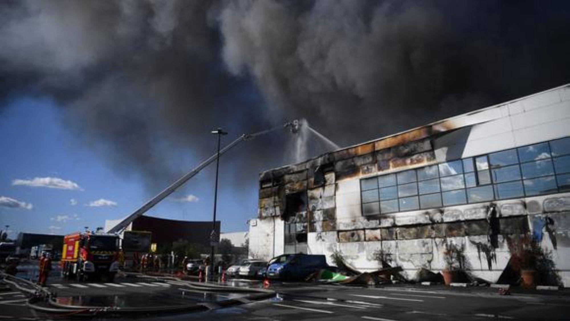 Mercado Internacional de Rungis: el incendio comenzó en uno de los almacenes de frutas y verduras.