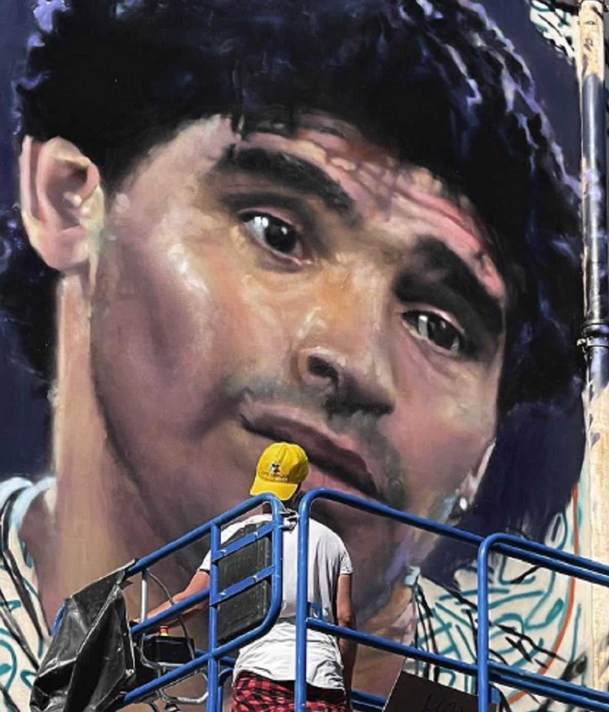 Así se ve el mural de Maradona que realizó Maximiliano Bagnasco en   <a href='https://www.cronica.com.ar/tags/Italia'>Italia</a>.