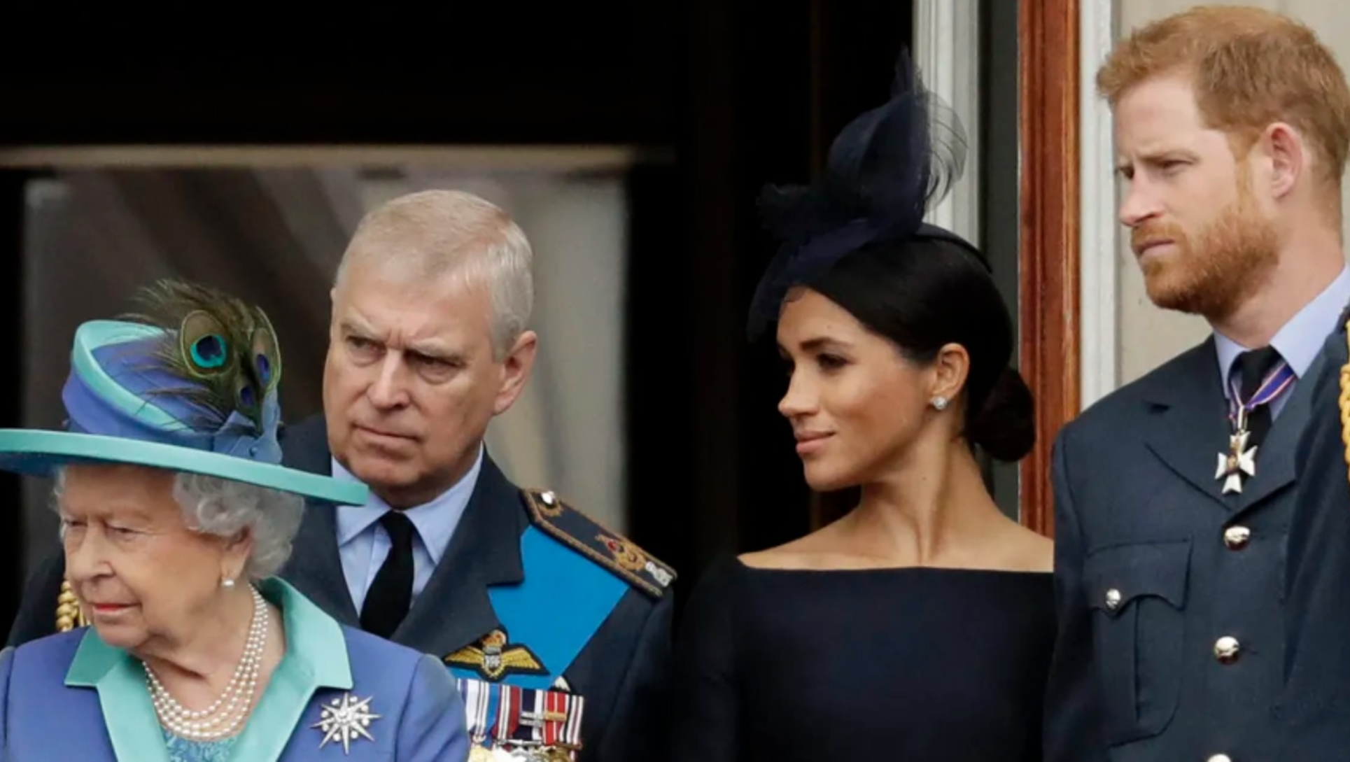 La reina Isabel II, el príncipe Andrés y los duques de Sussex, Meghan y Harry, en un acto en 2018 en el Palacio de Buckingham.    