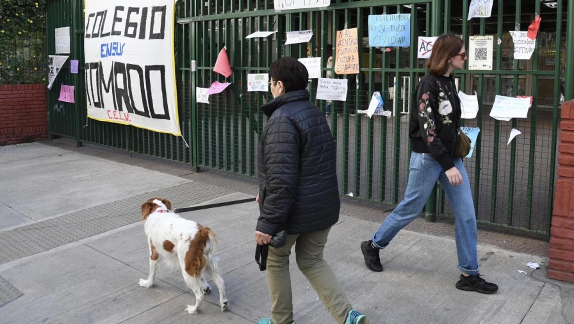 Once escuelas secundarias permanecen tomadas en la ciudad de Buenos Aires este jueves (Foto Télam).