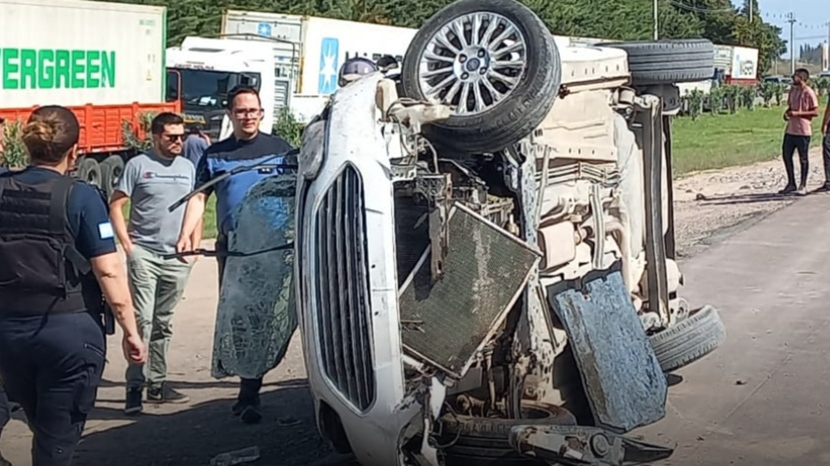 Así quedo el auto tras el accidente. Foto gentileza Radio Regional. 