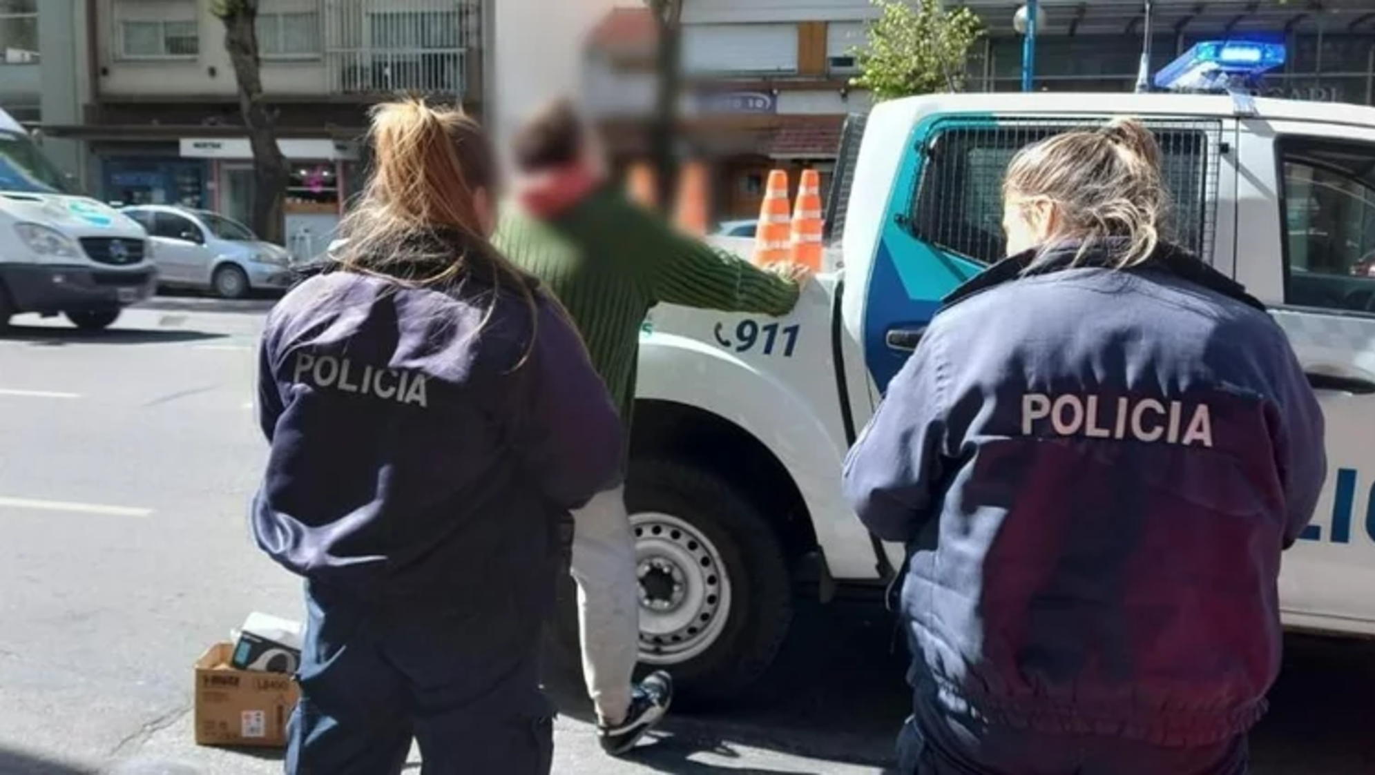 Robó colágeno y preservativos de una farmacia: lo agarraron in fraganti.