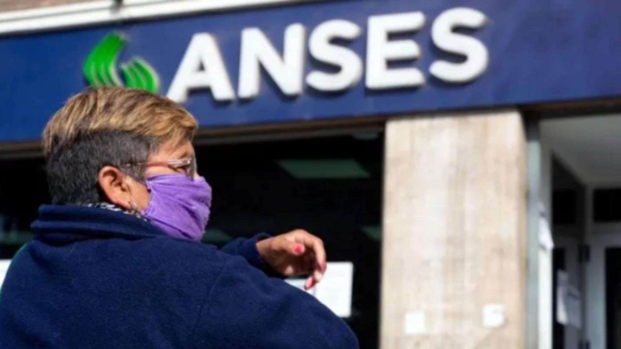 ANSES: cuándo cobran jubilados y pensionados durante octubre de 2022 (imagen ilustrativa).