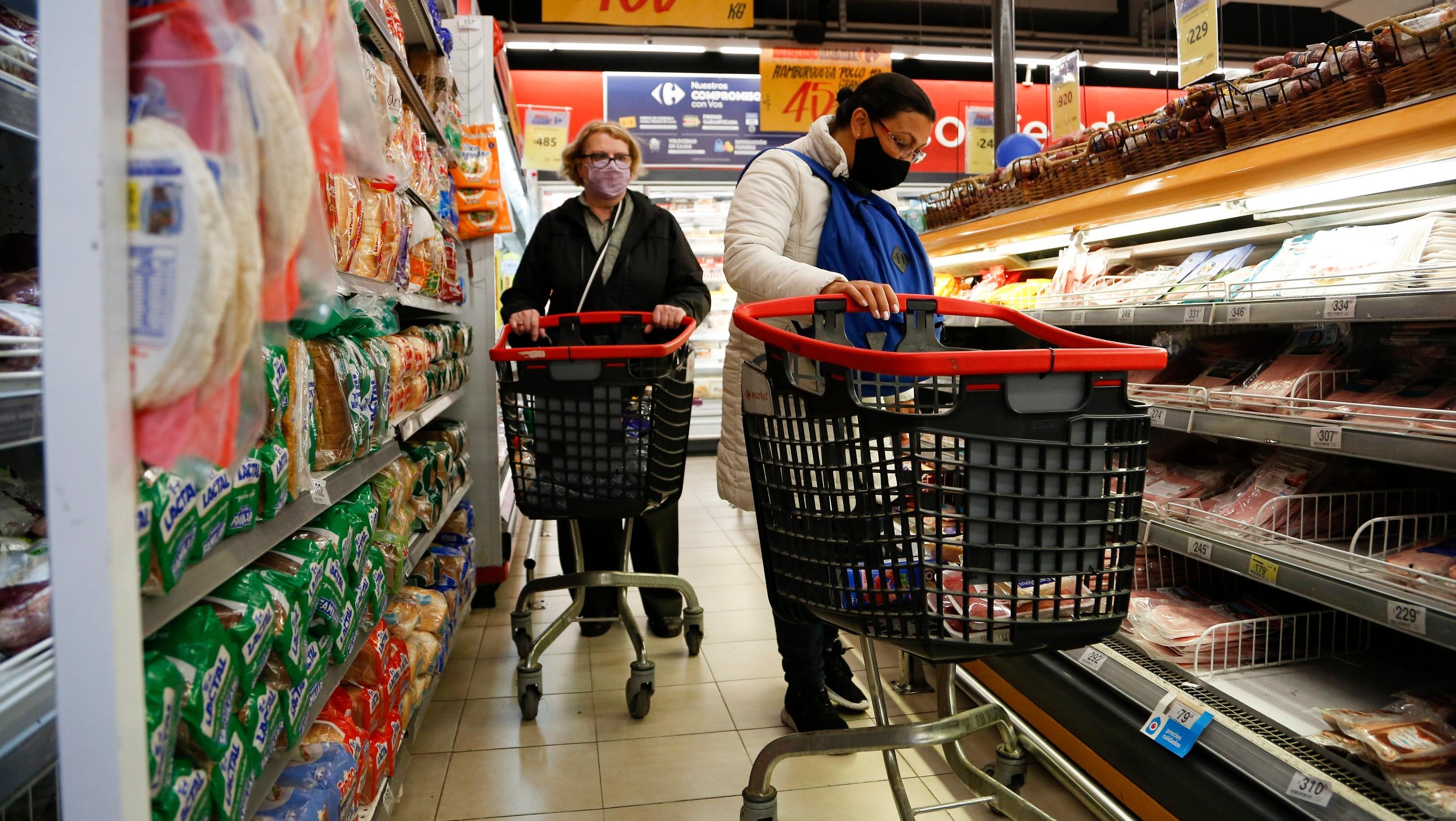 Los precios en los supermercados, objeto de negociación entre el Gobierno y las empresas.