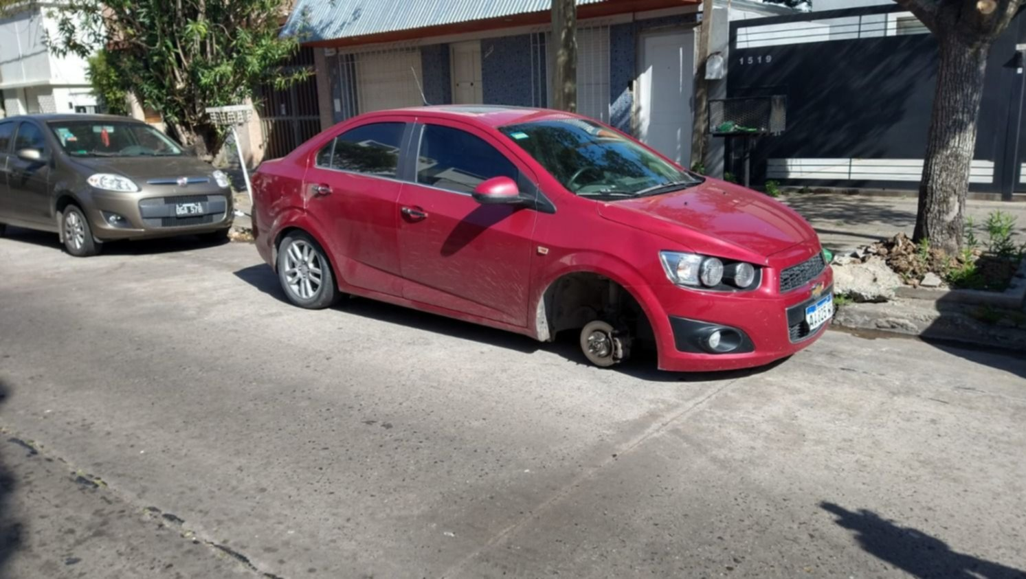 Los autos de varias cuadras fueron asaltados. Foto gentileza 0221