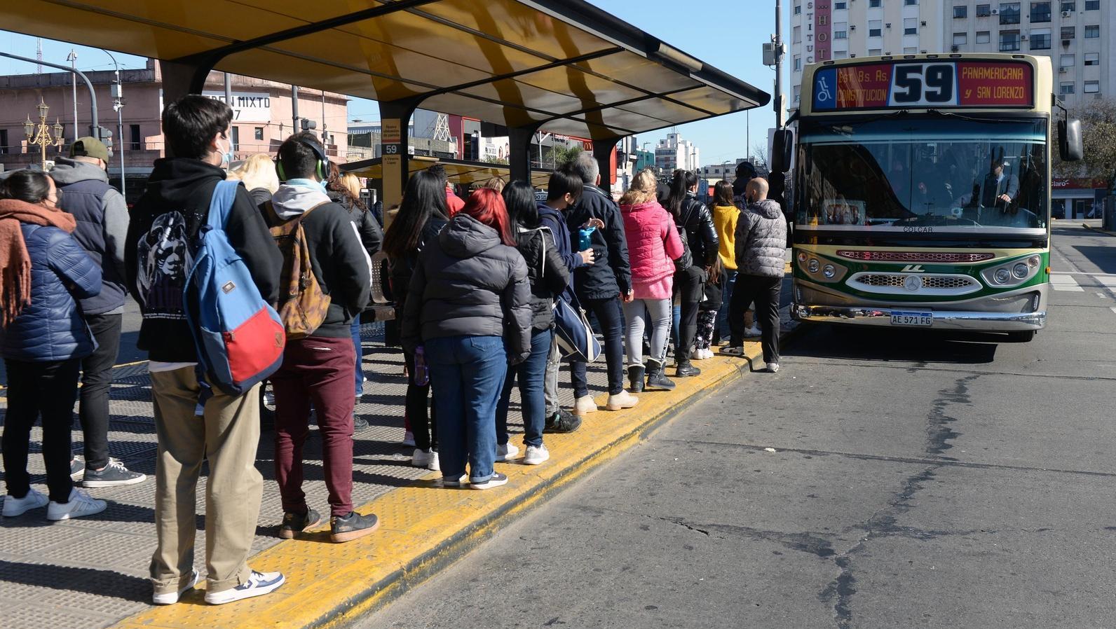 Viernes feriado: ¿Cómo funcionan colectivos, trenes y subtes? (Imagen ilustrativa).