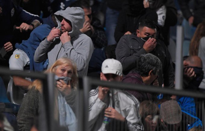 Represión a hinchas de   <a href='https://www.cronica.com.ar/tags/Gimnasia'>Gimnasia</a> y Esgrima de La Plata. 