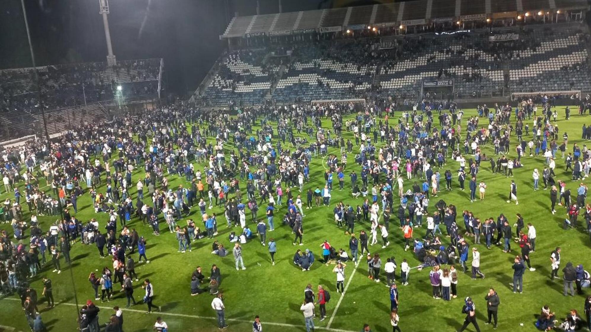 Incidentes en el estadio de   <a href='https://www.cronica.com.ar/tags/Gimnasia'>Gimnasia</a> y Esgrima de La Plata.