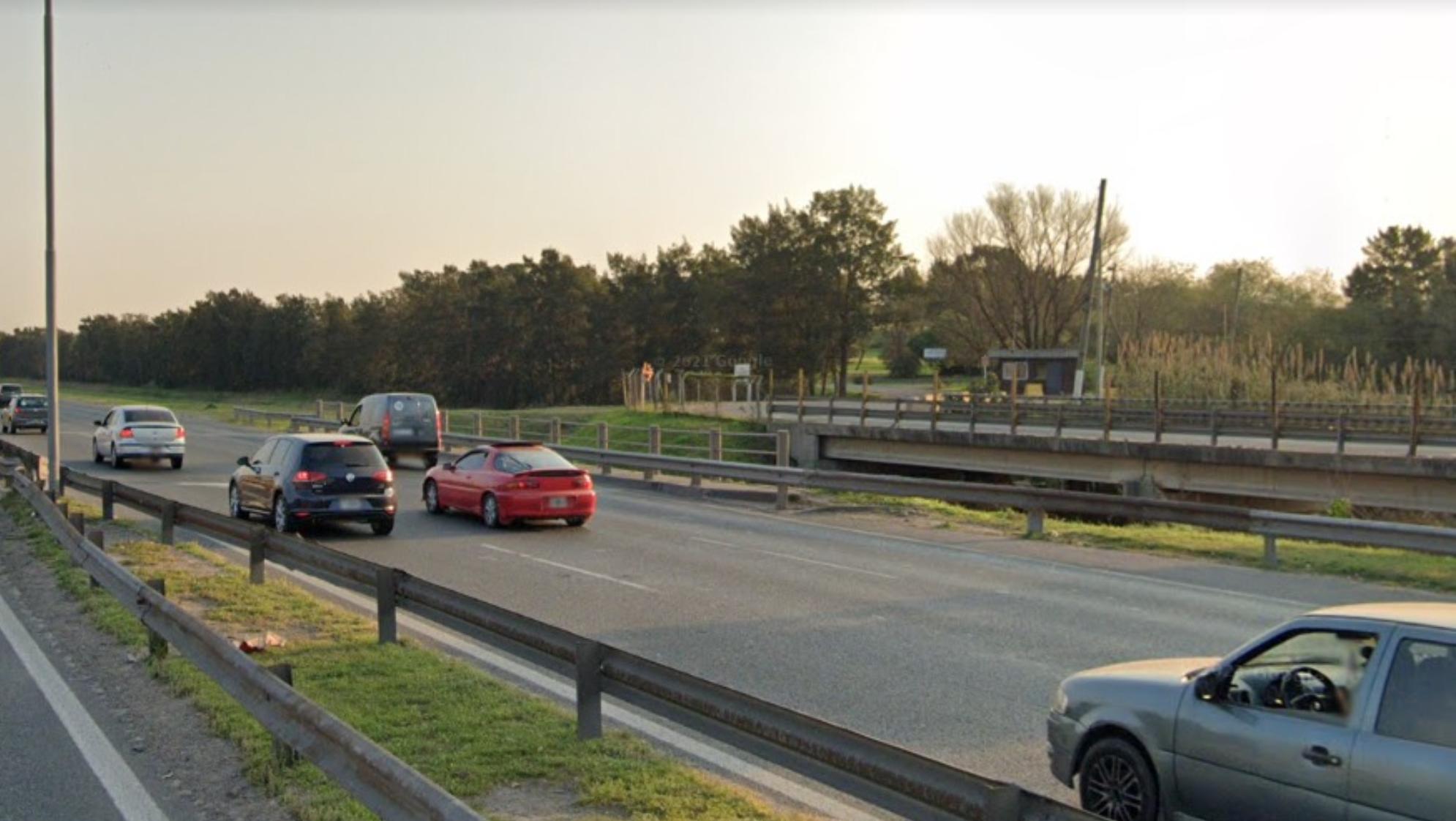 El hecho se produjo cuando las víctimas se movilizaban por la Autopista Camino del Buen Ayre.