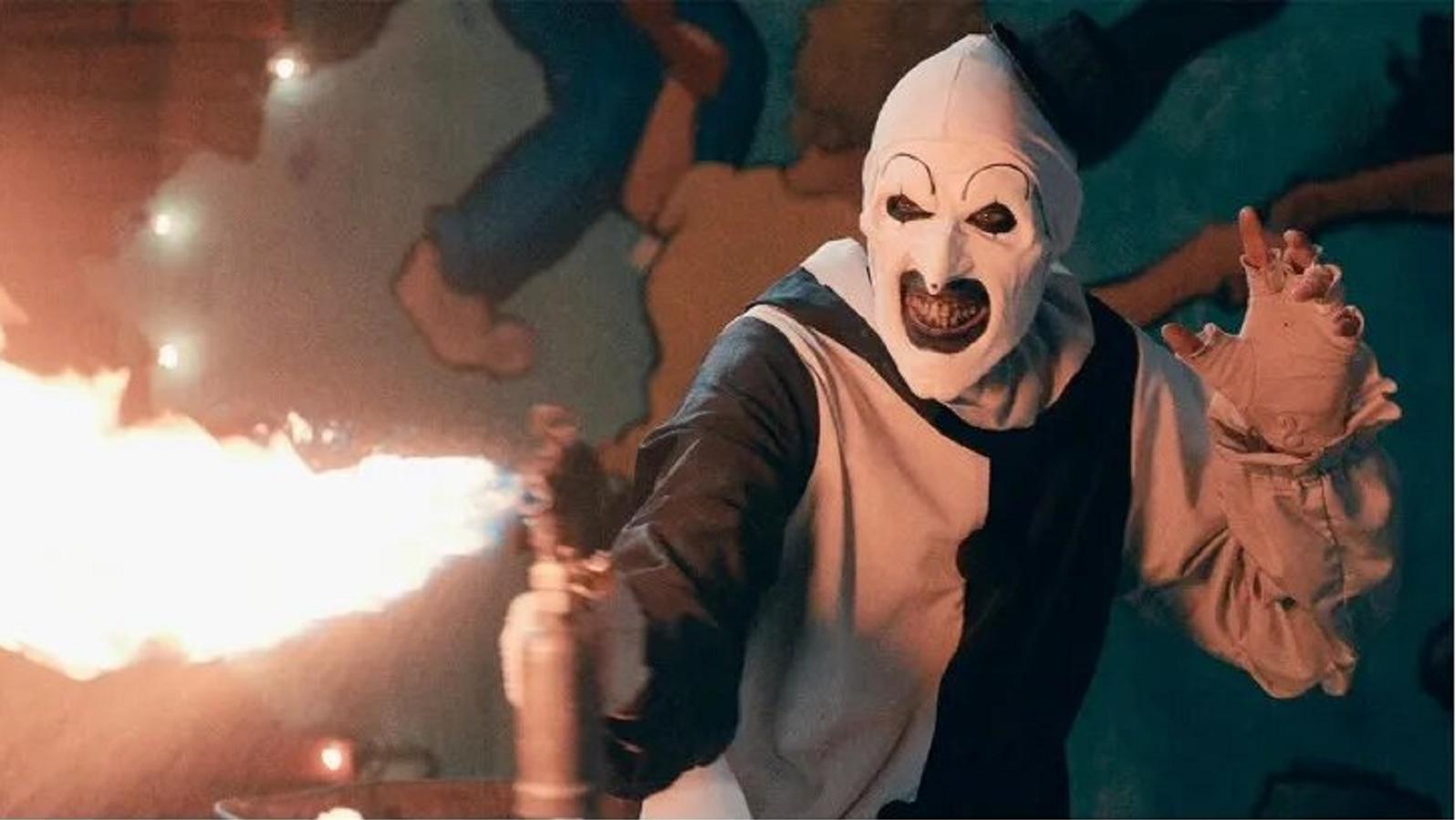 Terrifier 2 está escrita, dirigida y producida por Damien Leone.