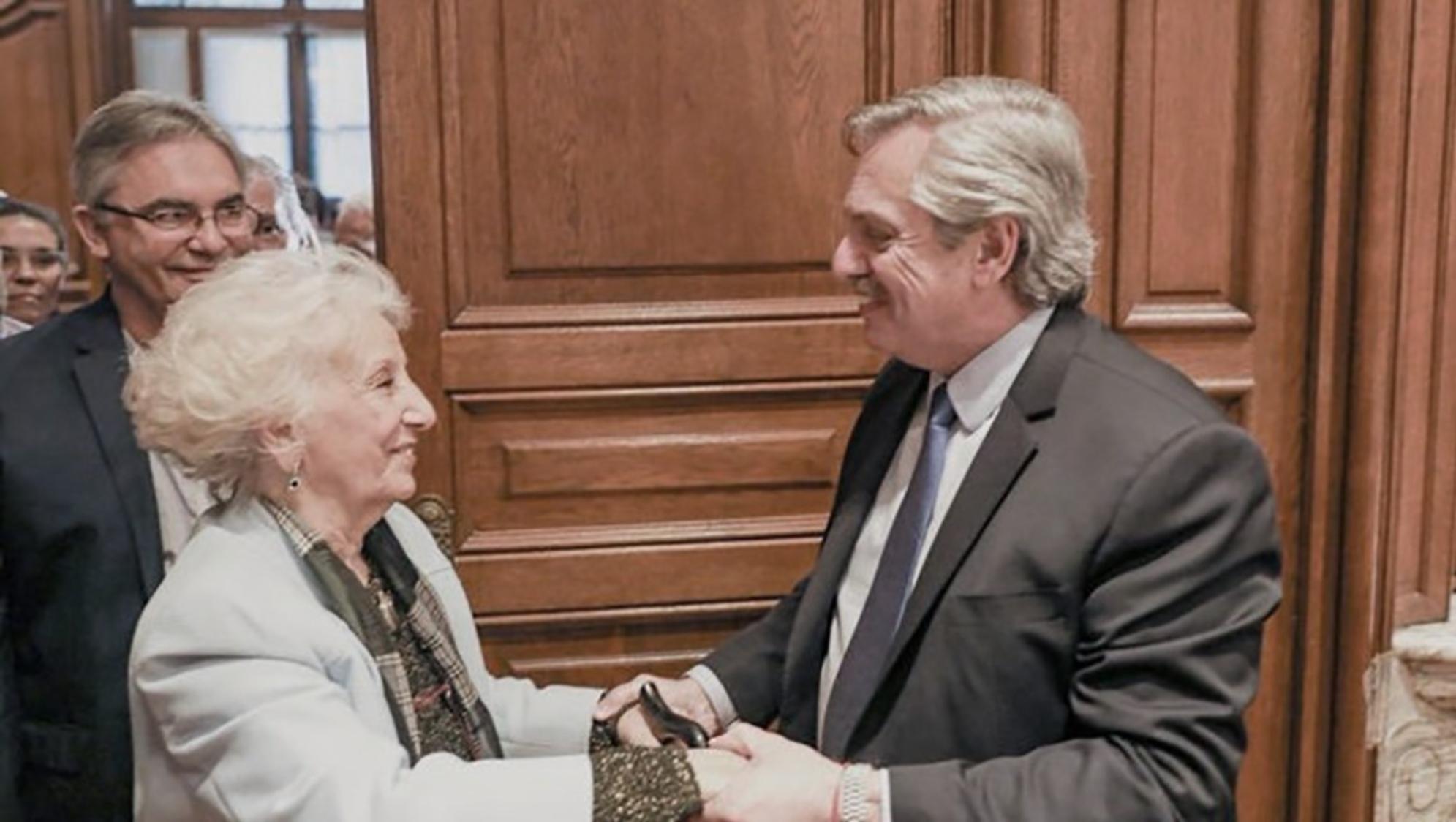 Estela de Carlotto y el presidente Alberto Fernández (Archivo/Télam).