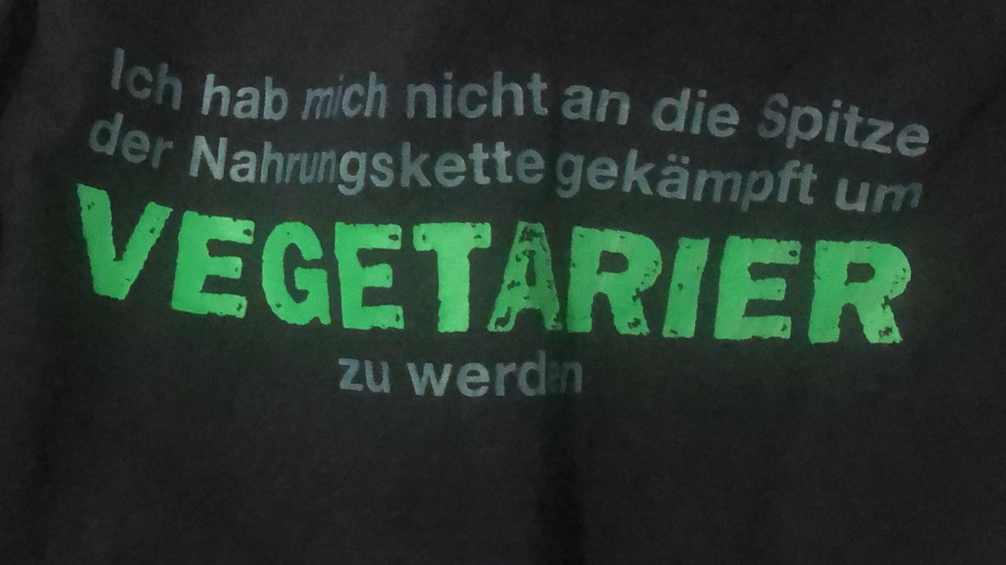 Compró una remera con un mensaje govegan que resulto lo contrario