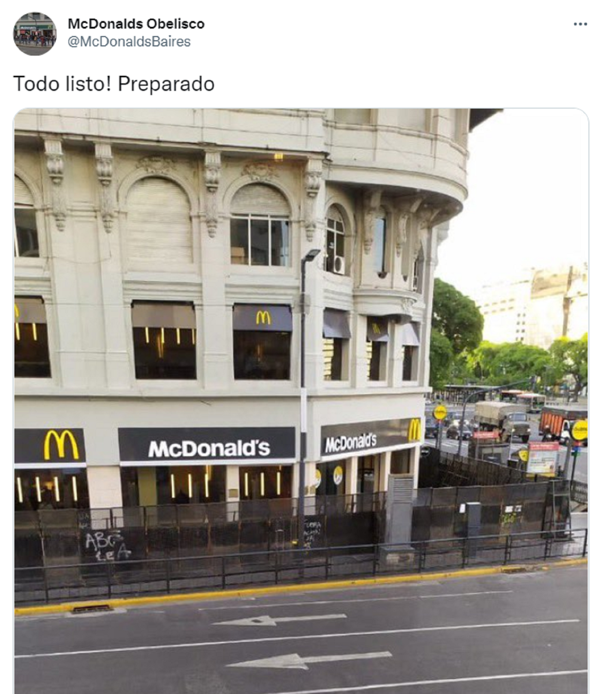 El divertido tuit del McDonal's del Obelisco por los festejos de   <a href='https://www.cronica.com.ar/tags/Boca'>Boca</a> (Twitter/@McDonaldsBaires).