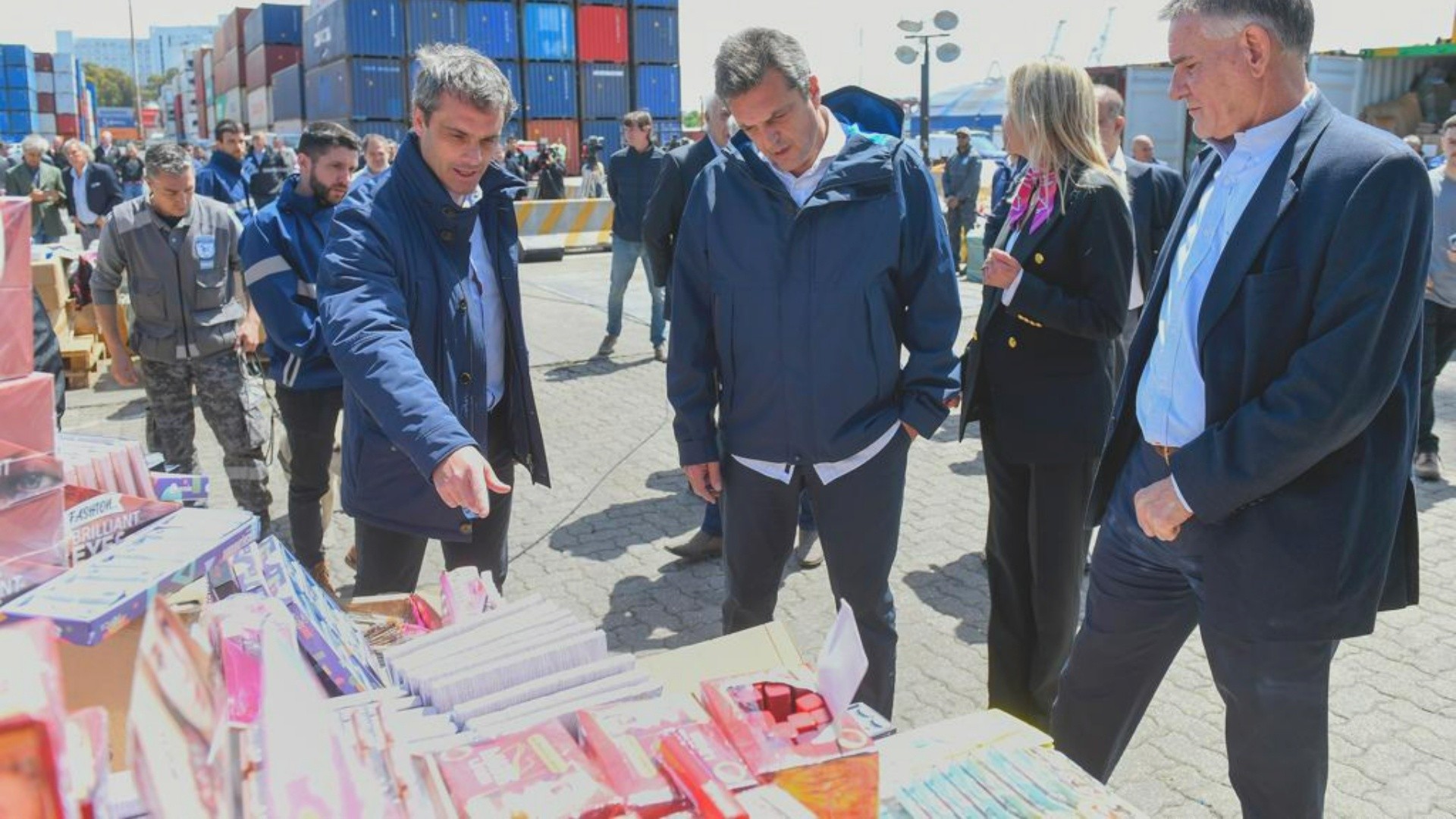 Megaoperativo de Aduana: abrió 14 contenedores con mercadería de contrabando en el puerto bonaerense.