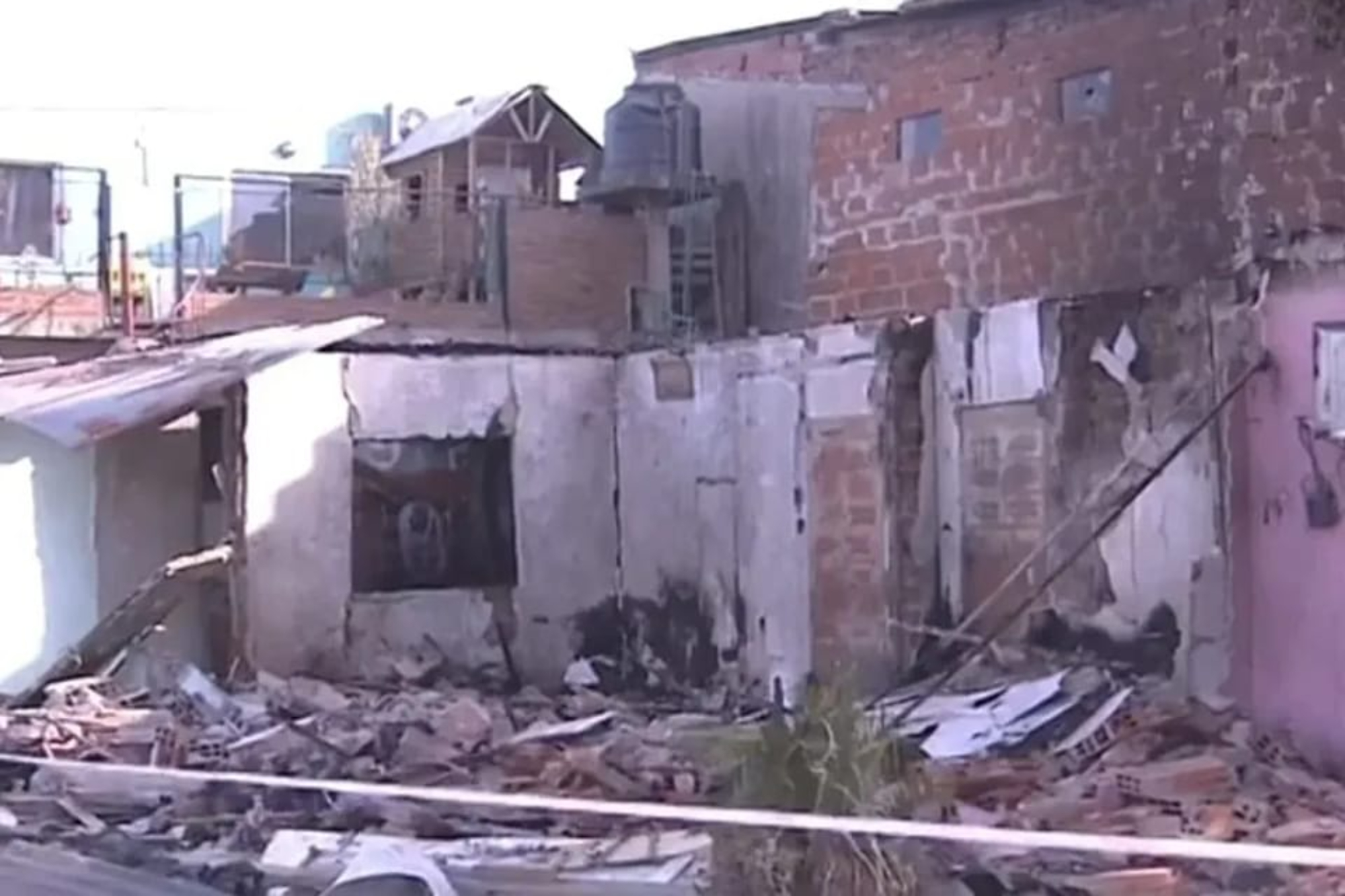 Así quedó la casa donde explotó una garrafa.