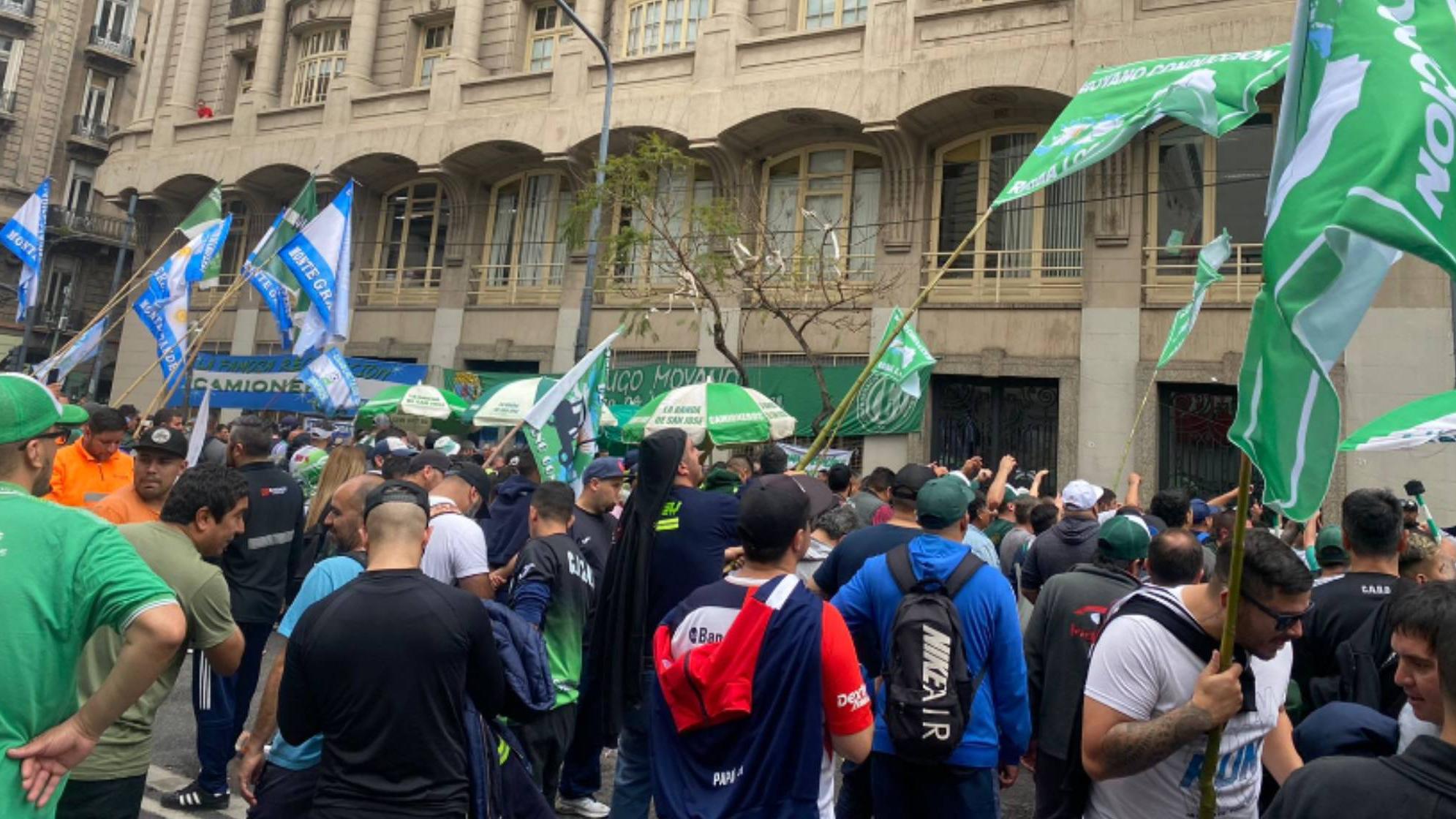 Paro nacional: fracasó la paritaria de Camioneros y el lunes empieza la medida de fuerza.