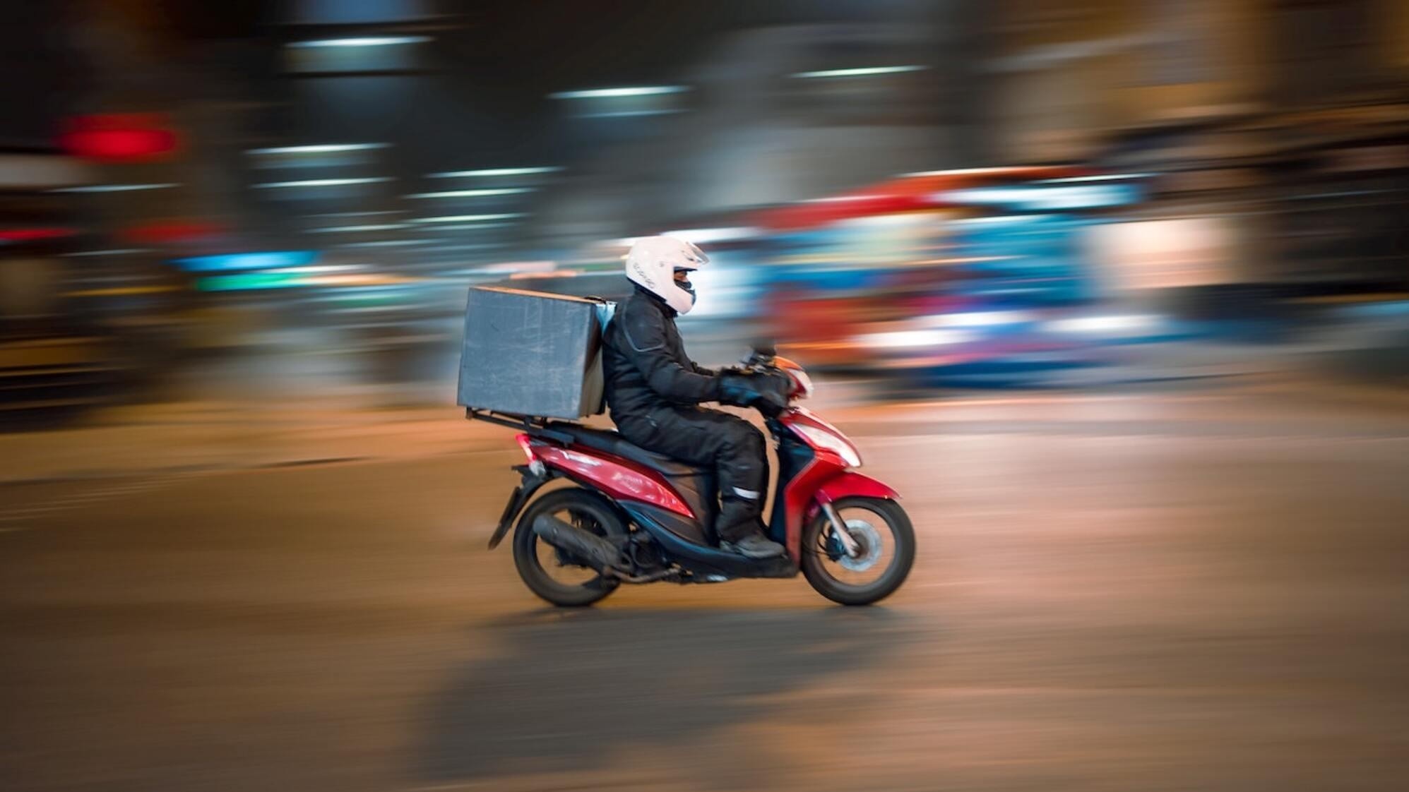 Trabaja como delivery, le robó la novia a un amigo y tuvo que llevarle un pedido a la casa: la ingeniosa indirecta que recibió.