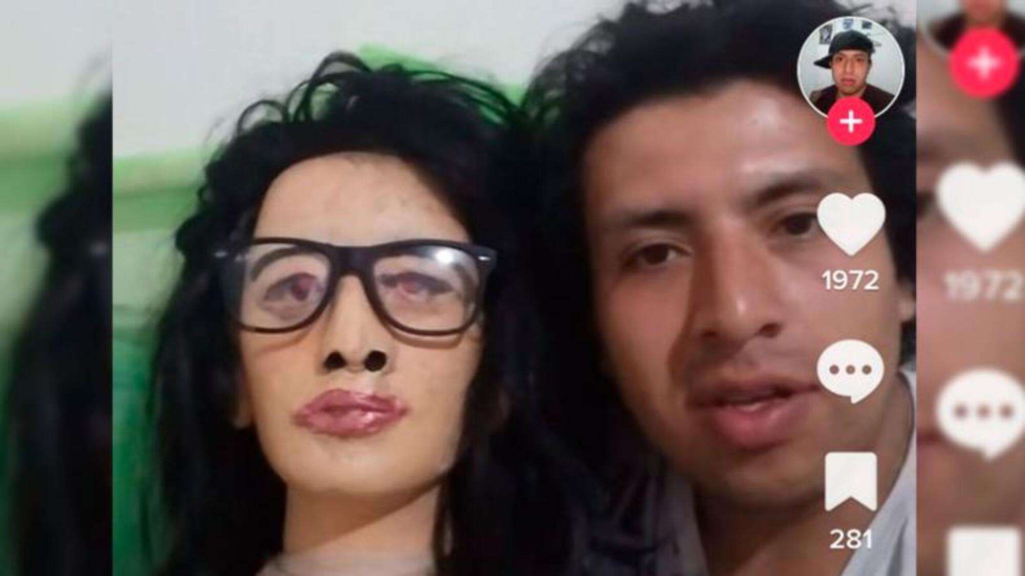 Tiene 49 años, está de novio con una muñeca y asegura amarla.