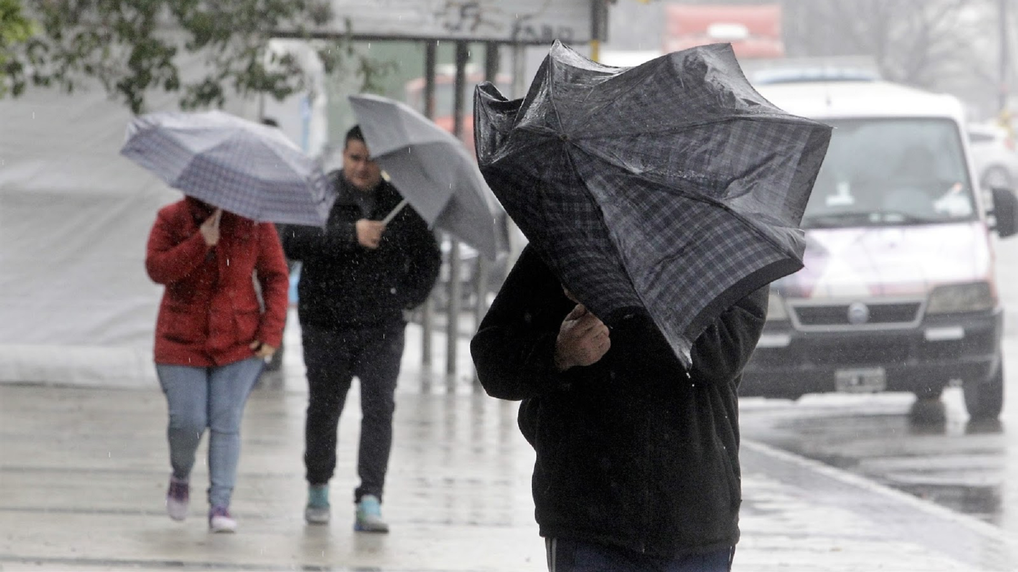 Se vienen lluvias fuertes y vientos de 100 kilómetros por hora: cuándo comienza este fenómeno.