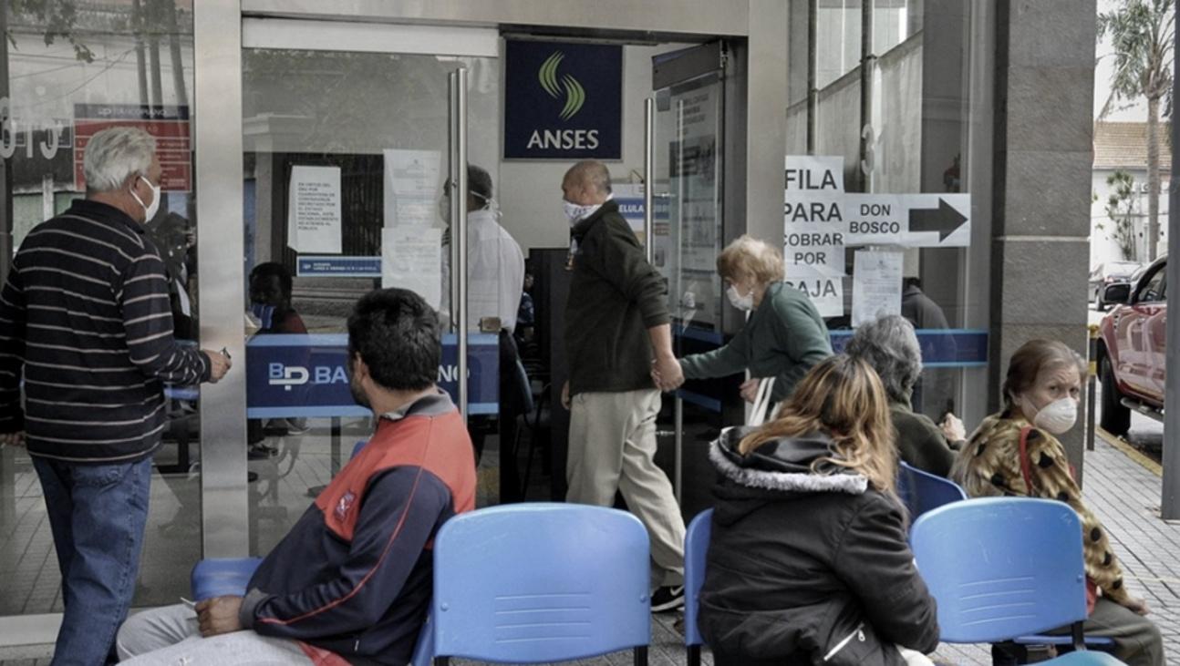 ANSES confirmó las fechas de cobro de noviembre para jubilados y pensionados (Télam).