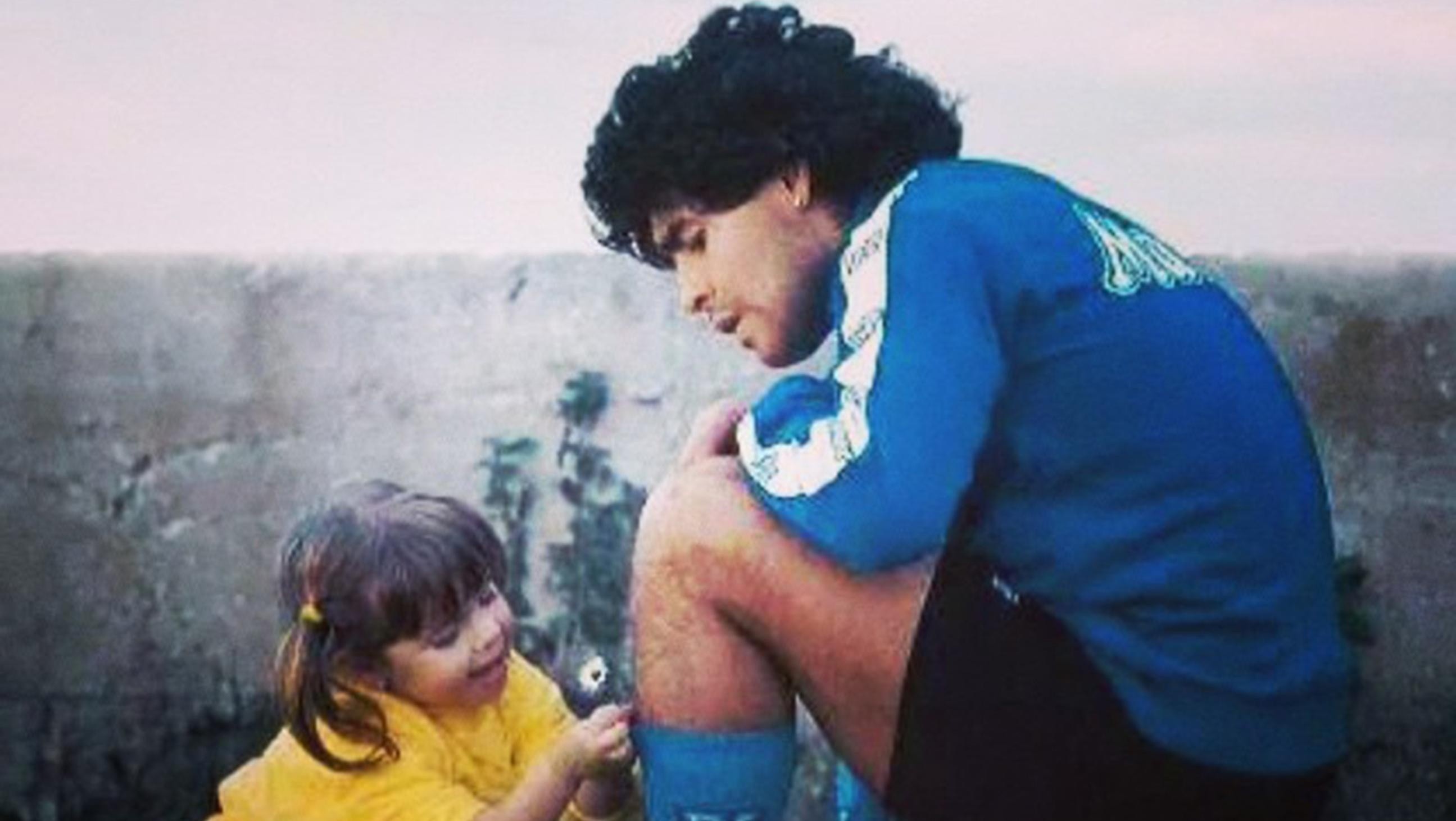 Dalma Maradona y Diego Maradona en una de las fotos más entrañables juntos.