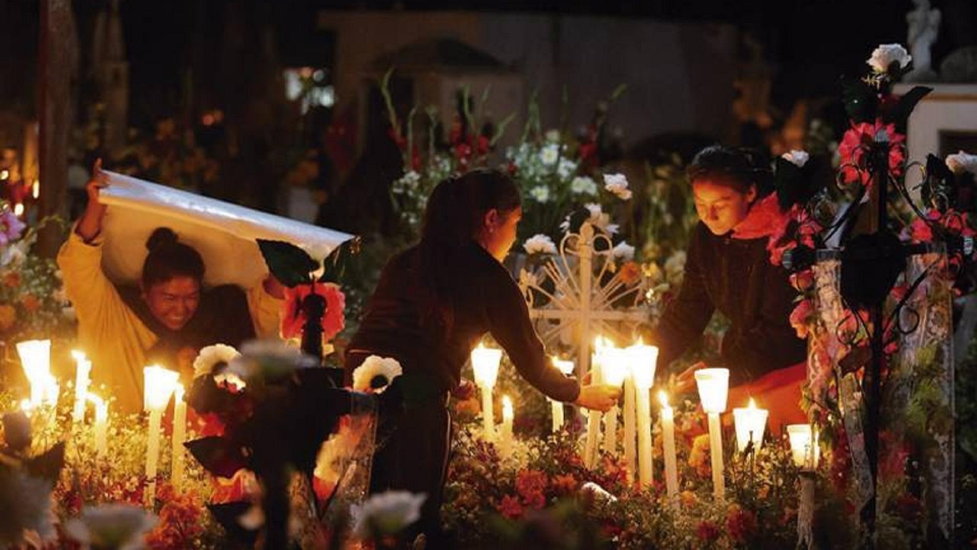 Conoce las diferencias entre el Día de Todos los Santos, Halloween y el Día de los Muertos.