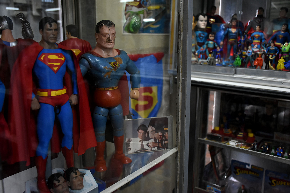 Algunos juguetes de Superman que se pueden ver en el museo.