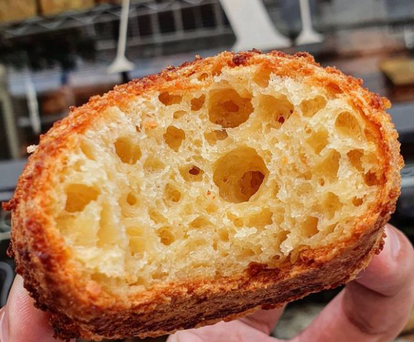 Los mejores lugares para comer chipa en   <a href='https://www.cronica.com.ar/tags/Buenos Aires'>Buenos Aires</a> (Twitter/@buenospala).