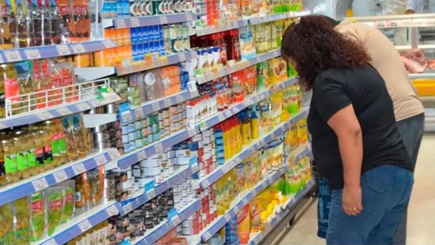 La abrupta suba de precios en los supermercados provocó un fuerte repudio en algunos consumidores.