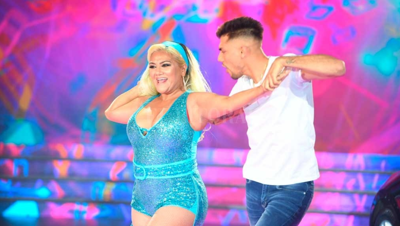 Gladys La Bomba Tucumana junto a su hijo Tyago Griffo en el Bailando.