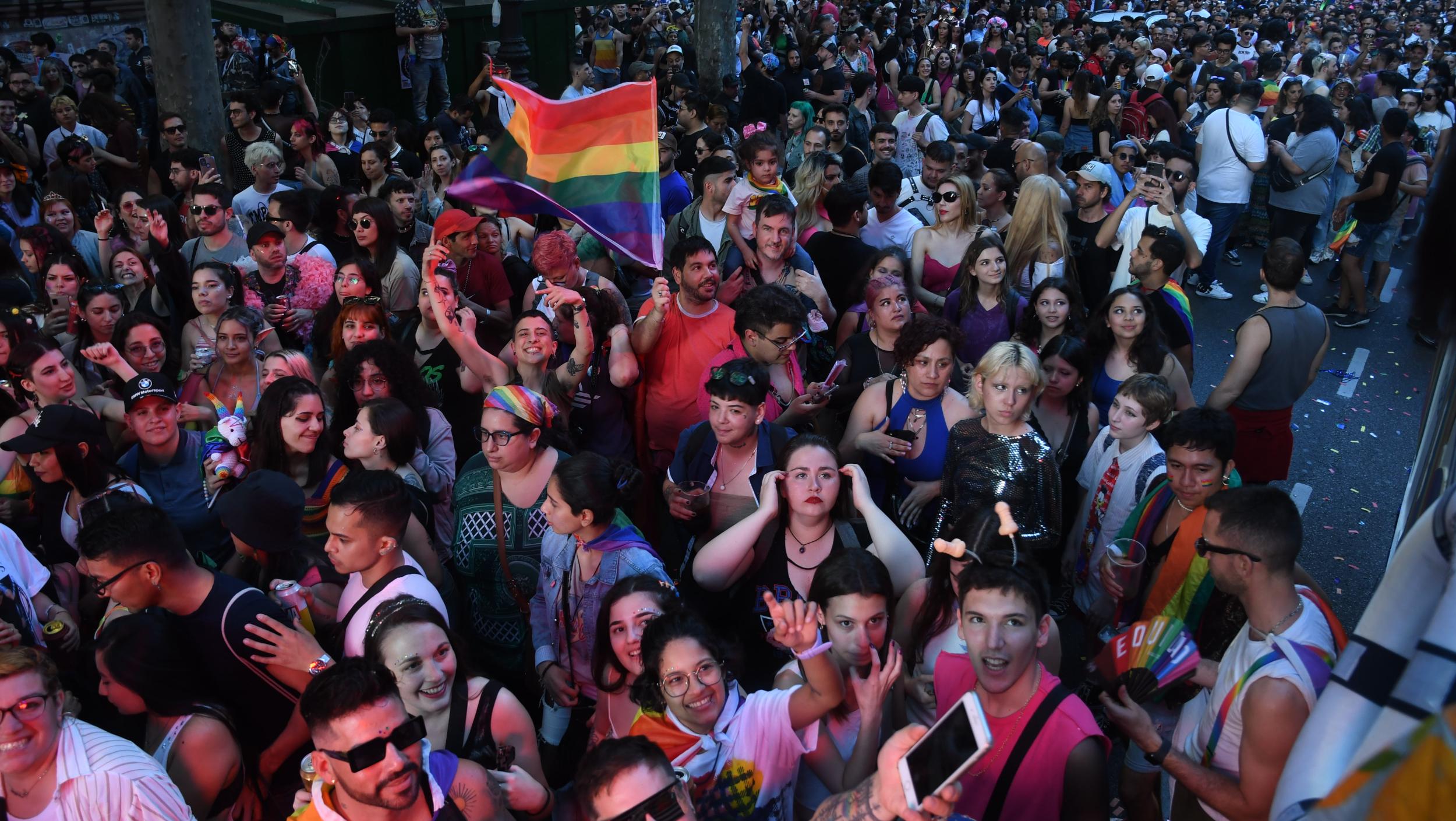 Marcha del Orgullo: una multitud de personas se movilizó a Plaza de Mayo.