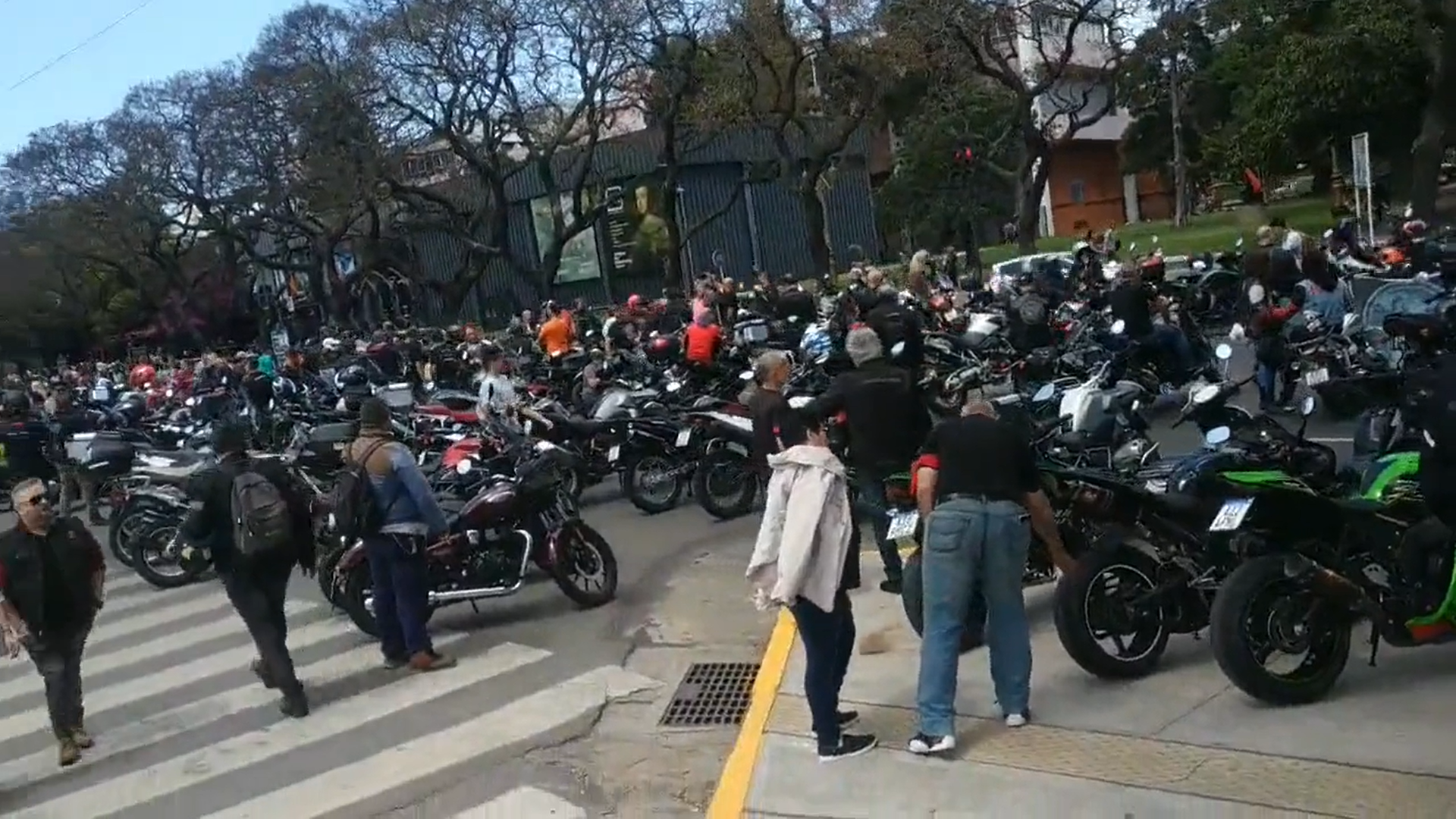 Miles de motociclista manifestaron por el crimen de Andrés Blaquier.