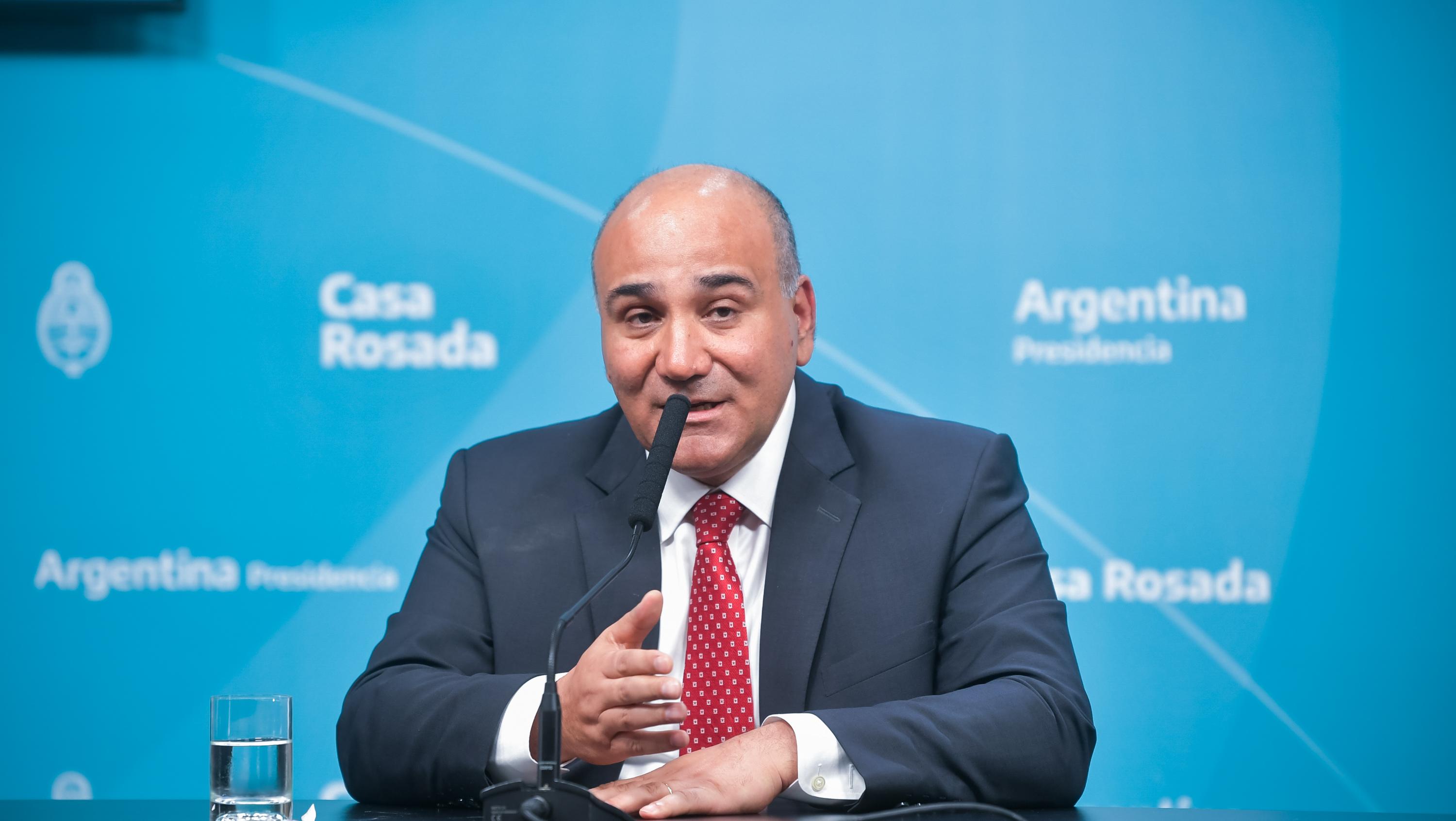 El jefe de Gabinete, Juan Manzur, encabezó la conferencia de prensa tras la reunión de Gabinete.