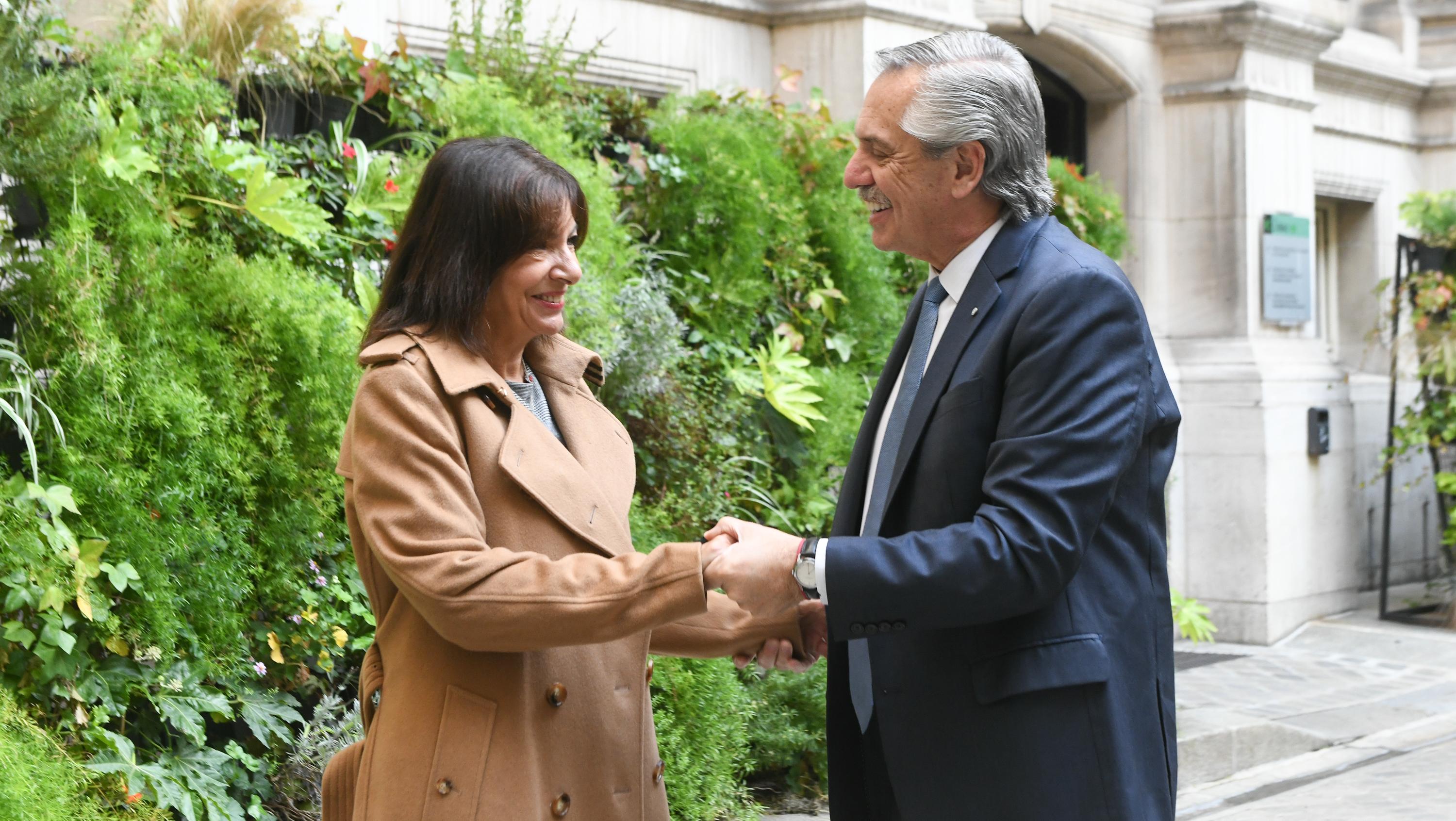 Alberto Fernández se reunió con la alcaldesa de París, Anne Hidalgo (Télam).