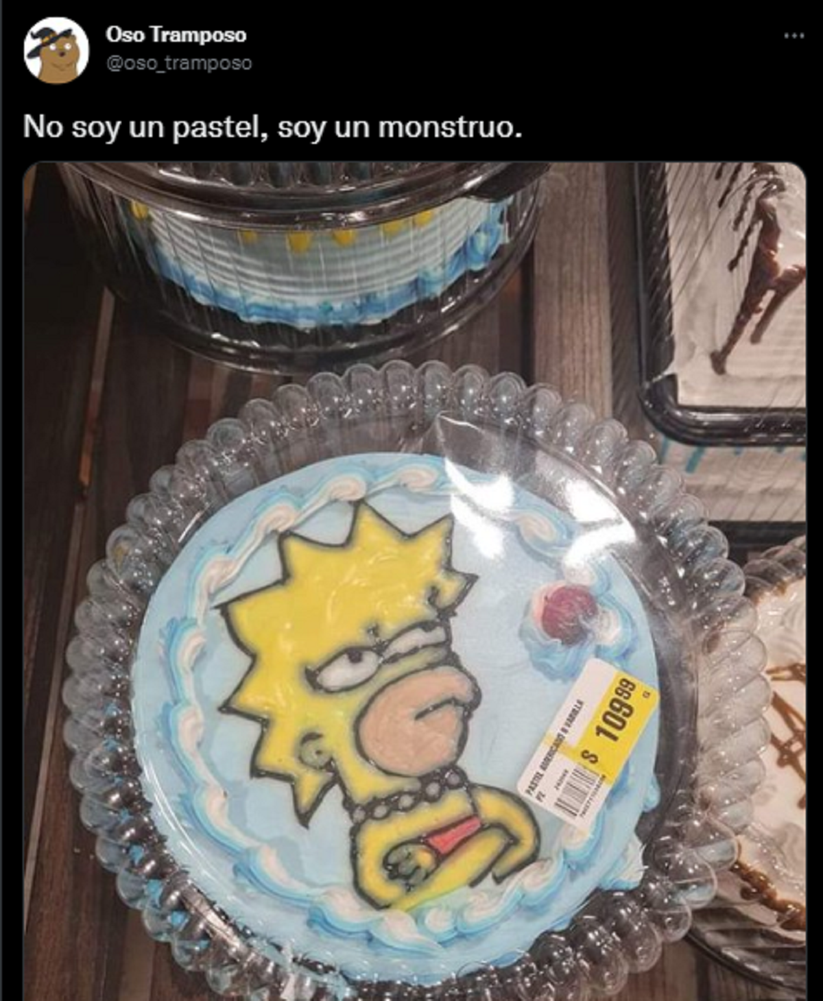 La torta 'monstruo' que recibió el autor del tuit.