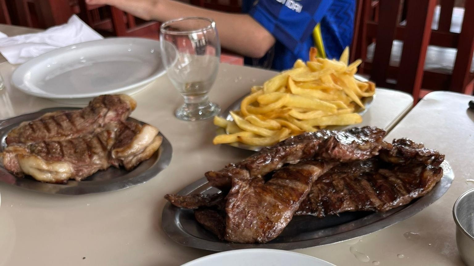 El detalle viral en la cuenta de un almuerzo para cuatro personas: 