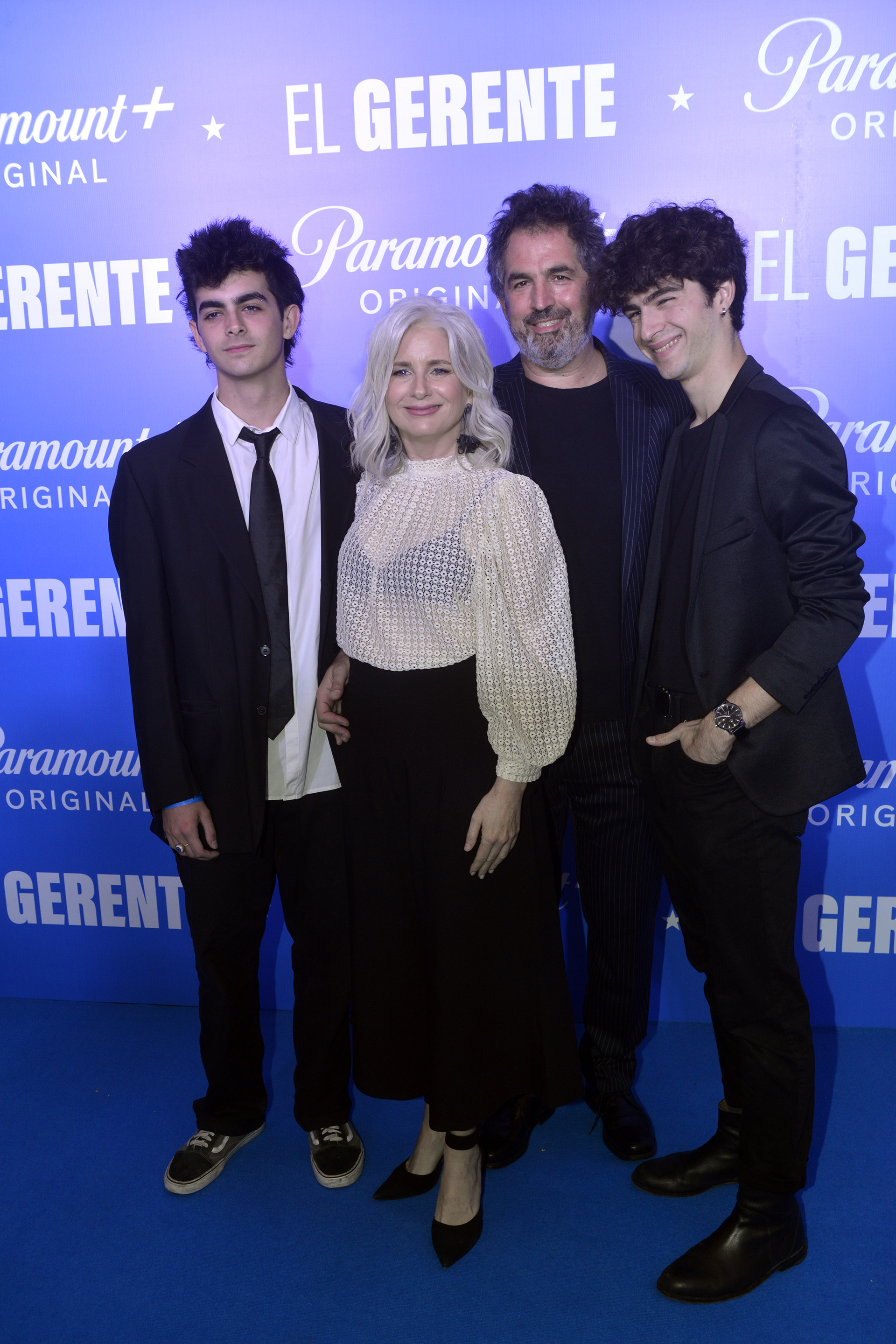 Cecilia Dopazo en la gala de 'El Gerente', junto a su esposo y sus hijos.