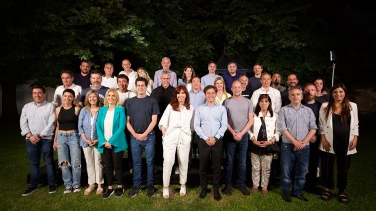 Cristina Kirchner y los dirigentes se reunieron en la quinta de Axel Kicillof (Twitter).