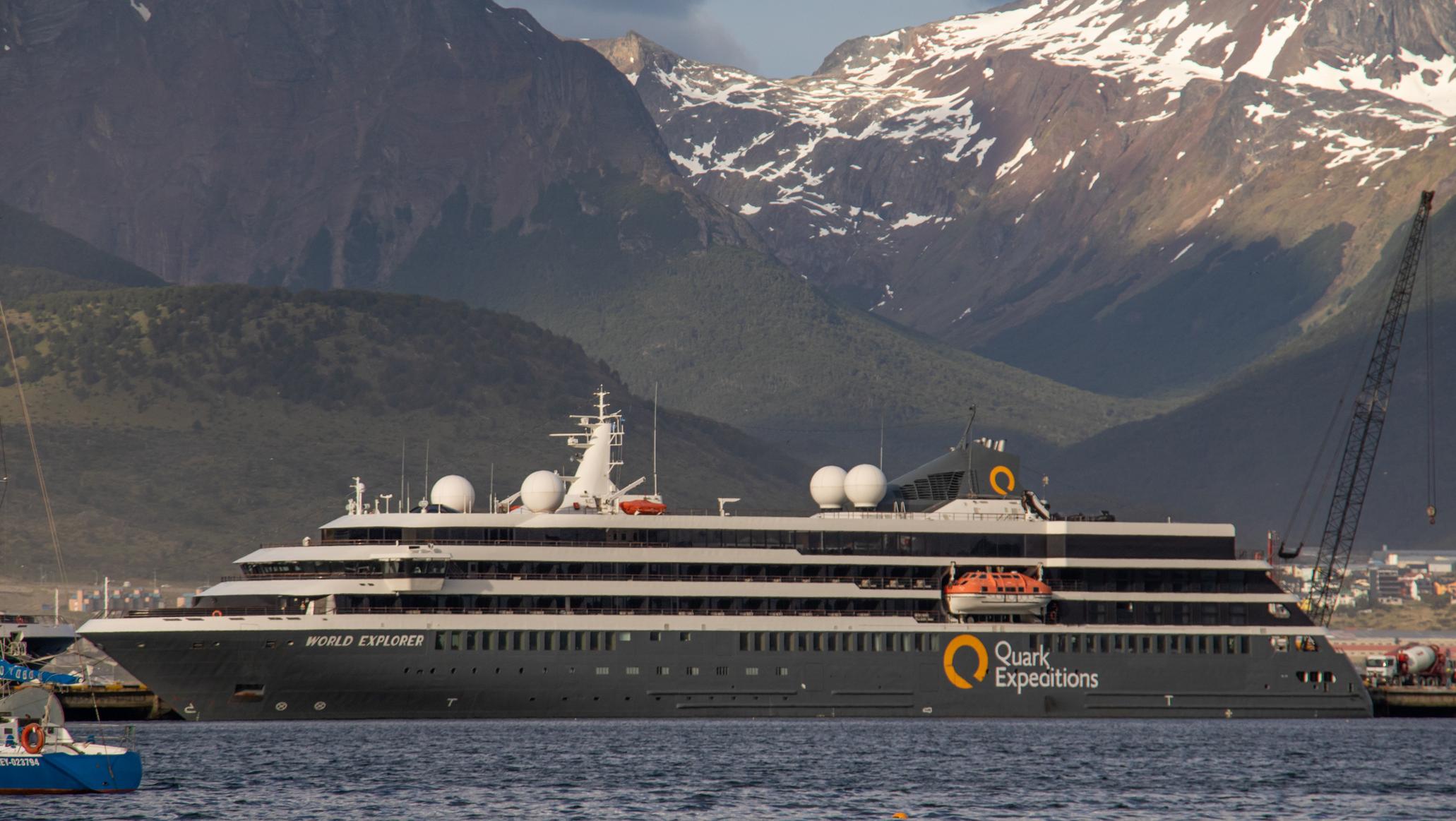 El crucero se encuentra amarrado en la ciudad de Ushuaia (Télam).