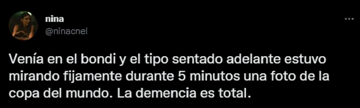 El tuit de la joven que contó la secuencia que vio en el colectivo.