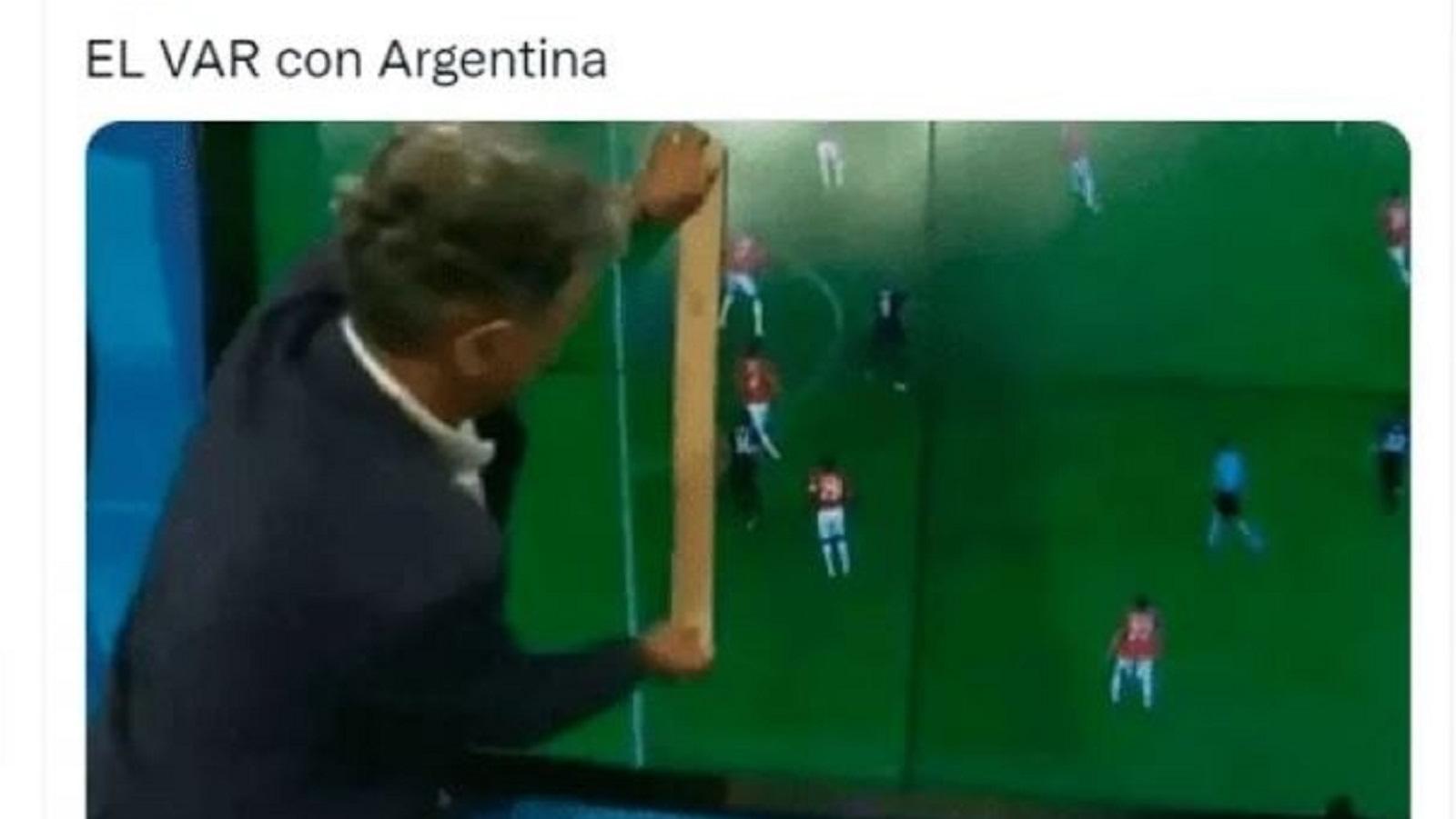 El VAR, protagonista en el partido entre Argentina y Arabia Saudita y en las redes sociales (Twitter).