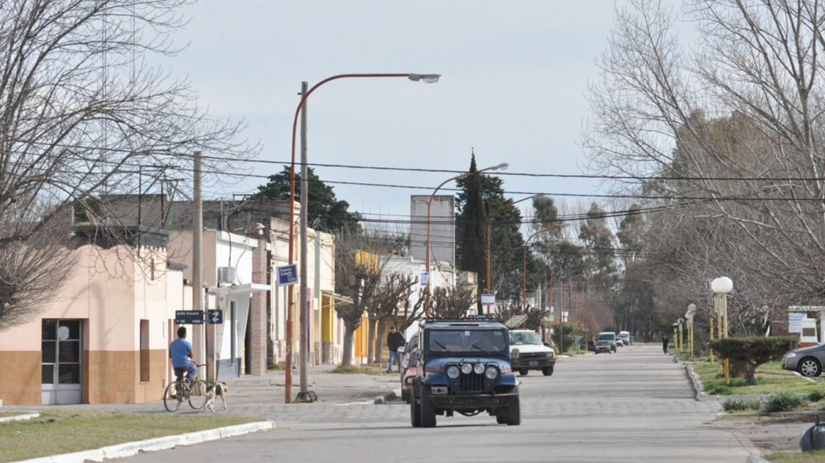 Mayor Buratovich es la localidad urbana más cercana a Península Verde.