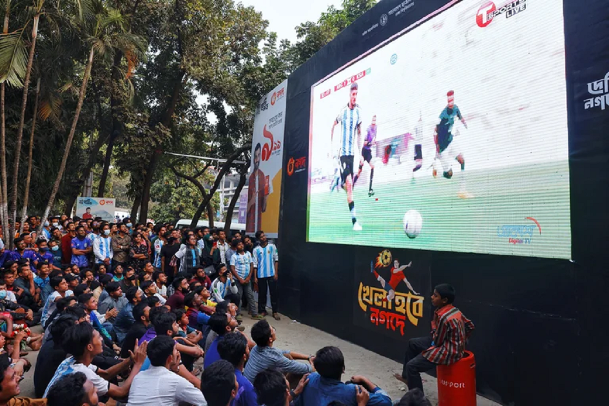 Así se miró en Bangladesh el partido de Argentina contra México.