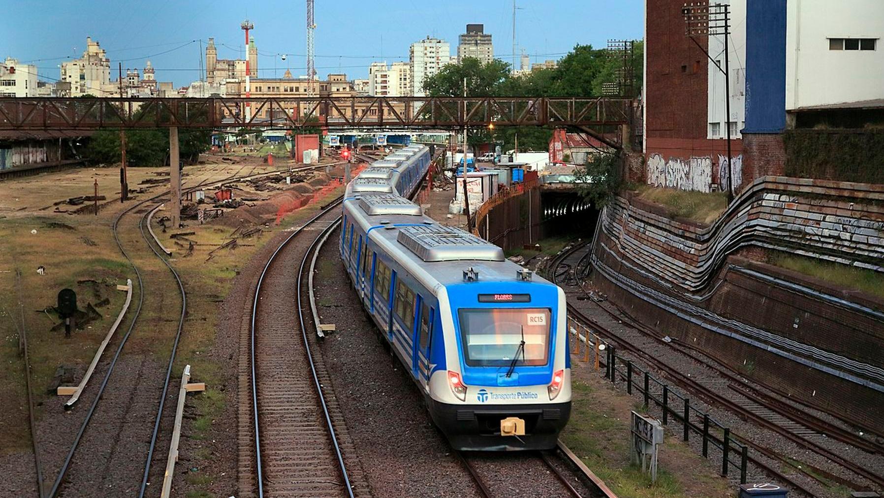 El Tren Sarmiento opera este lunes con demoras en sus servicios (Imagen ilustrativa).