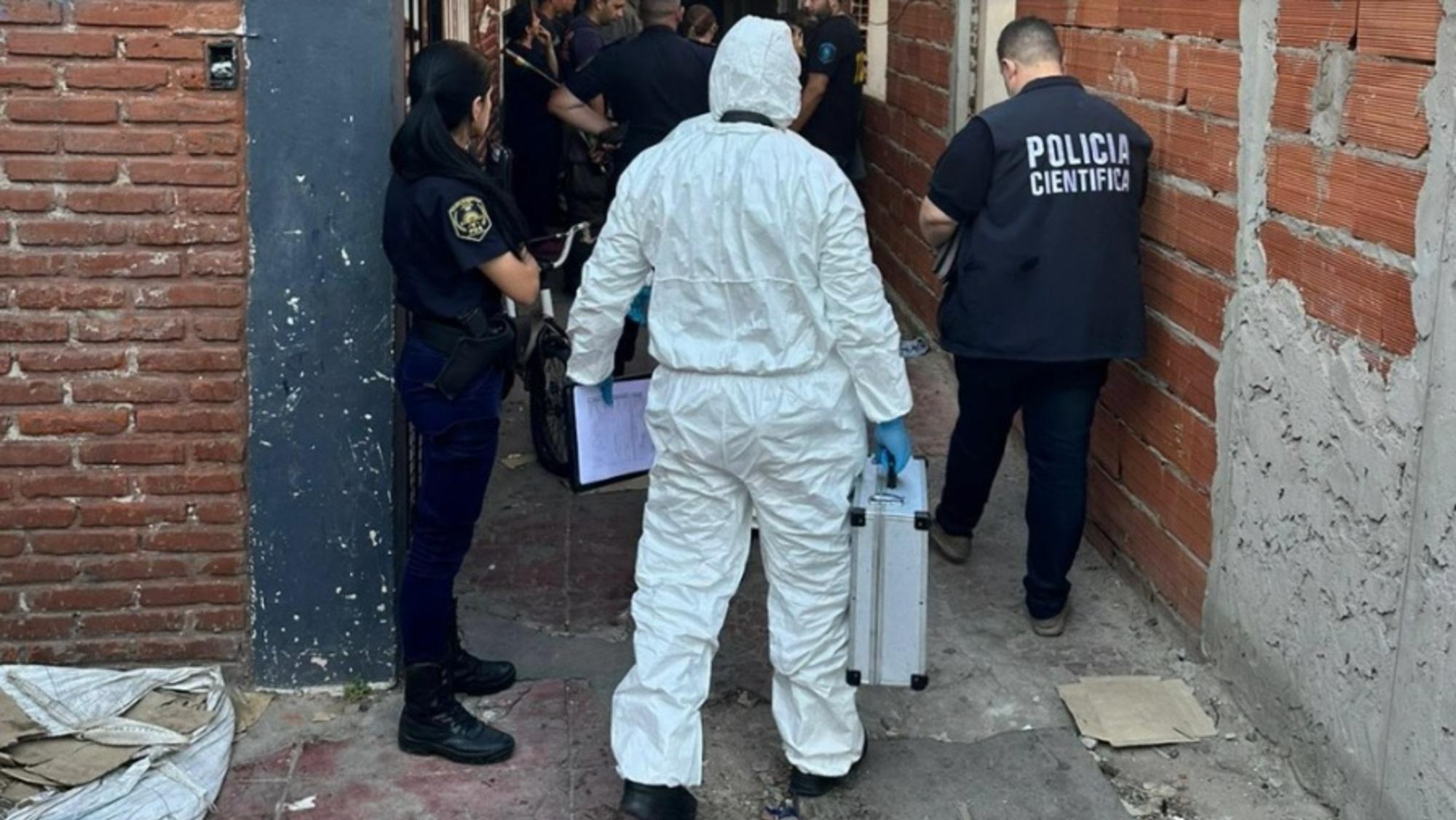 La Policía Científica de la Bonaerense trabajó en el lugar del hallazgo.