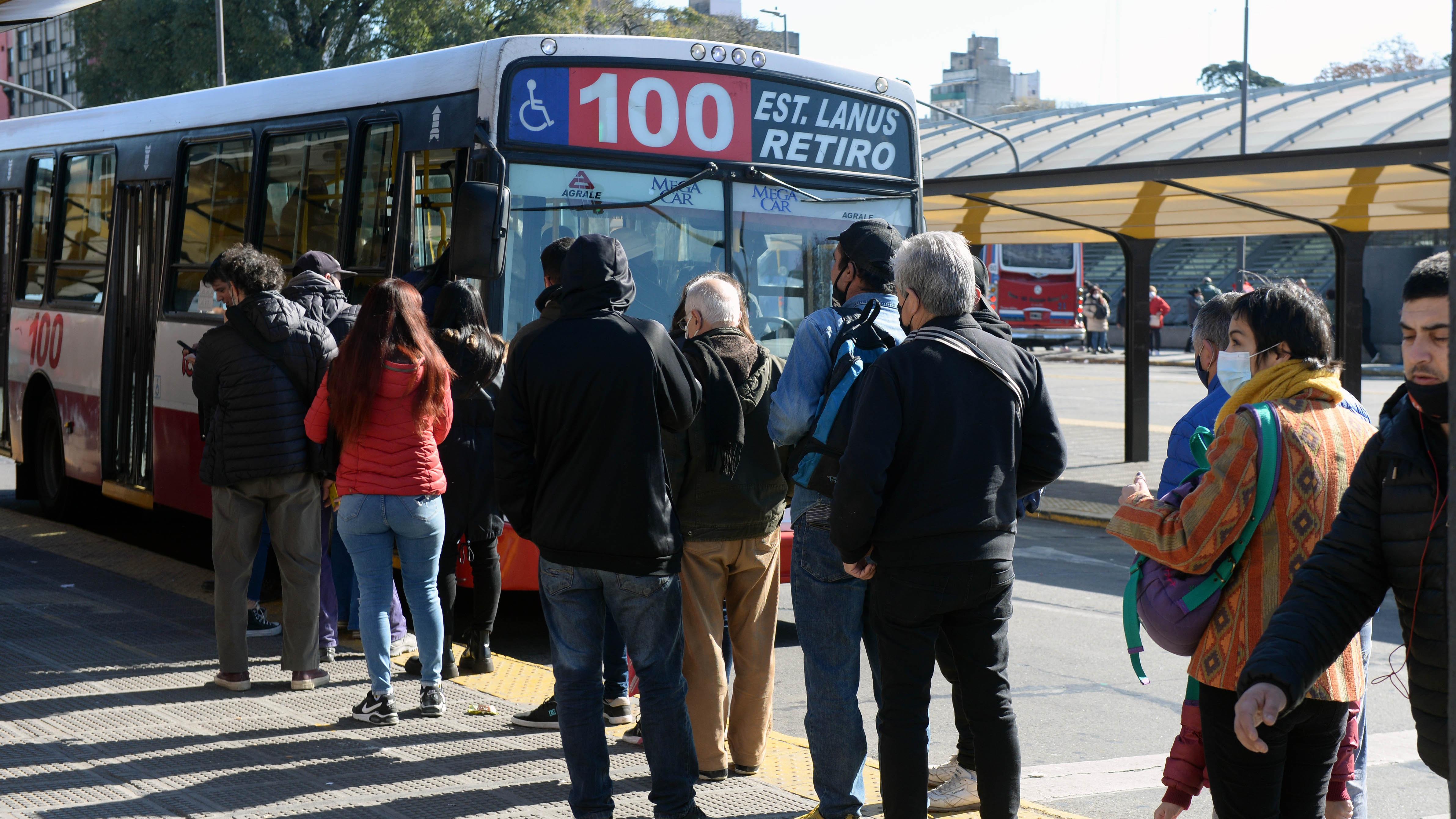 El aumento abarcará a trenes y colectivos del AMBA (Nahuel Ventura / Crónica).